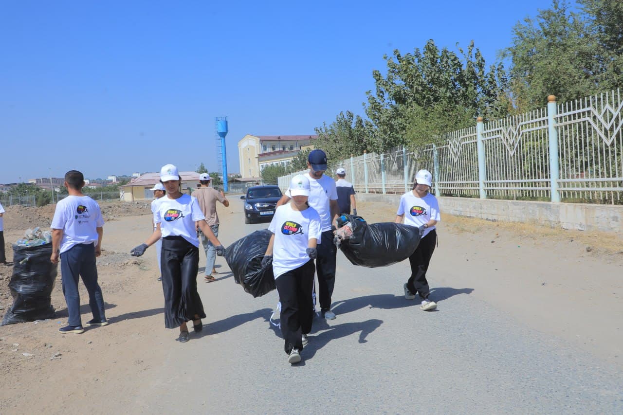 “Butunjahon tozalik kuni” munosabati bilan Chiqindilarni boshqarish va sirkulyar iqtisodiyotni rivojlantirish agentligi tomonidan bugun Surxondaryo viloyatida ommaviy plogging aksiyasi o‘tkazildi