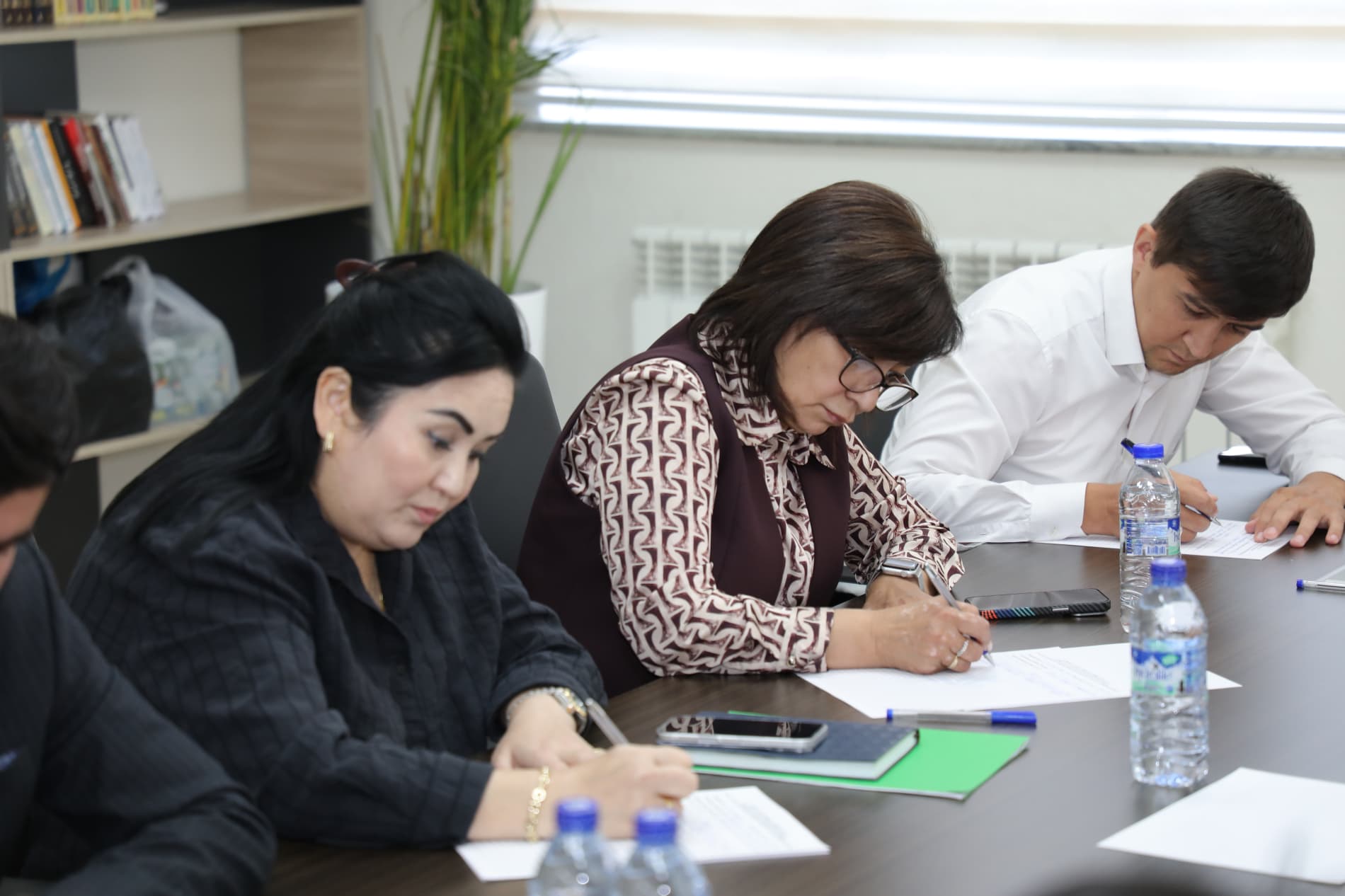 Внимание к государственному языку: в Агентстве проведён массовый диктант
