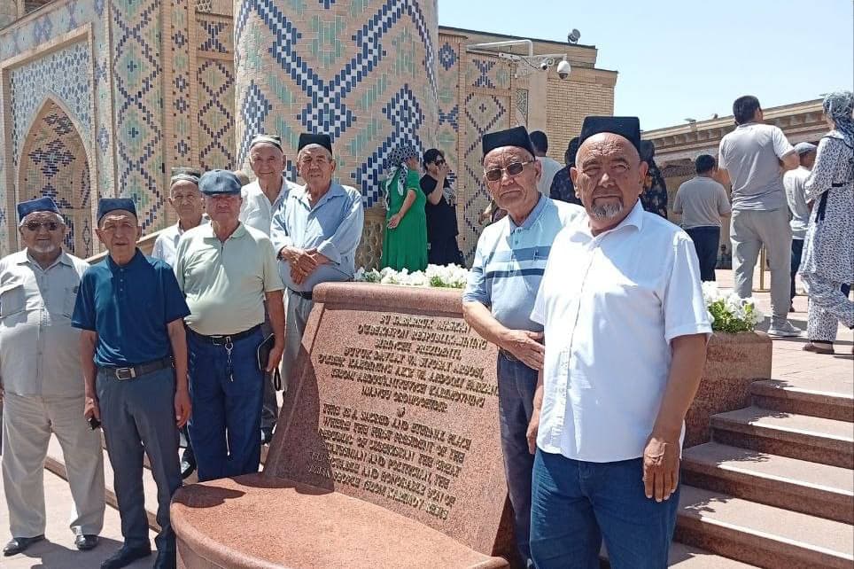 СИРДАРЁЛИК ФАХРИЙ СУВЧИЛАР САМАРҚАНДНИНГ ТАРИХИЙ ҚАДАМЖОЛАРИНИ ЗИЁРАТ ҚИЛДИ