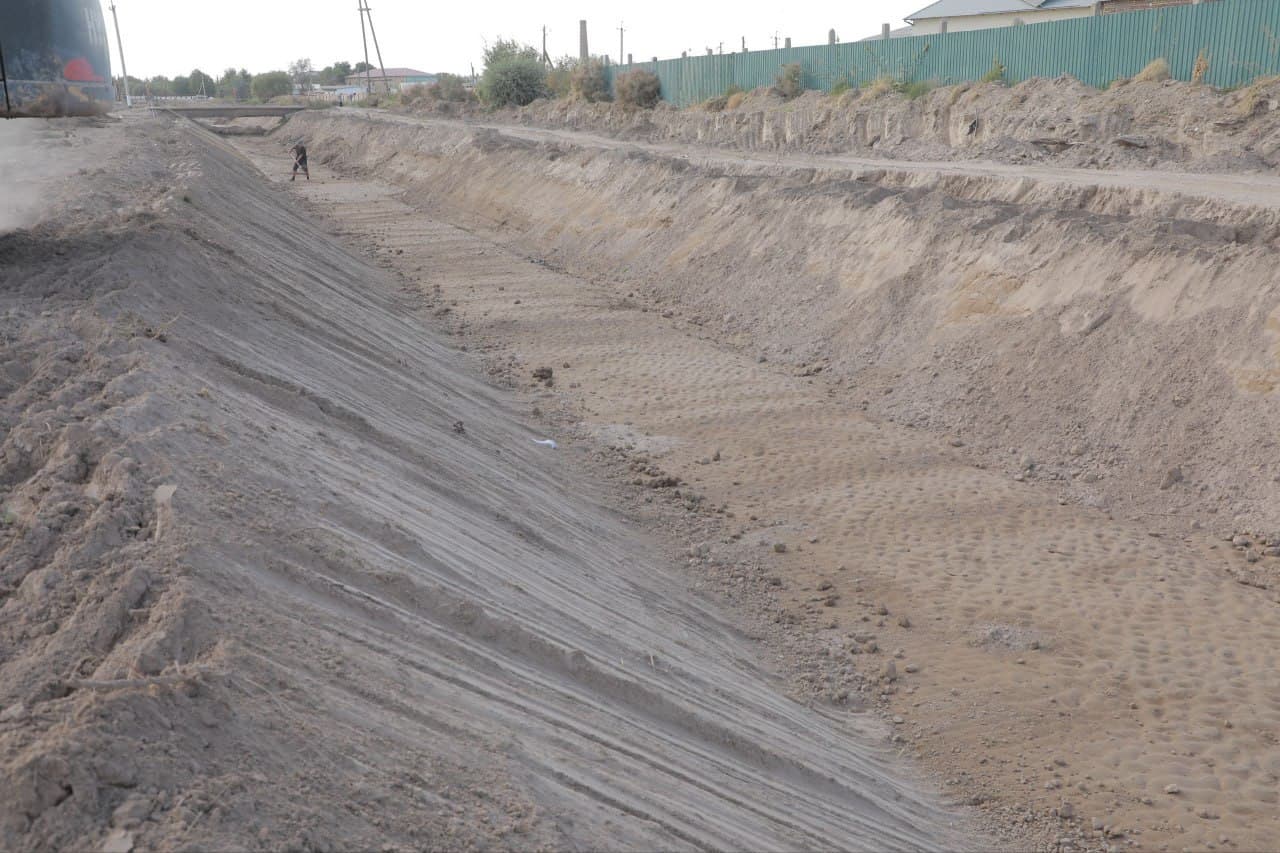 Qo‘ng‘irotda sug‘orish tarmoqlarini tozalash va betonlashga tayyorlash ishlari jadal olib borilmoqda.