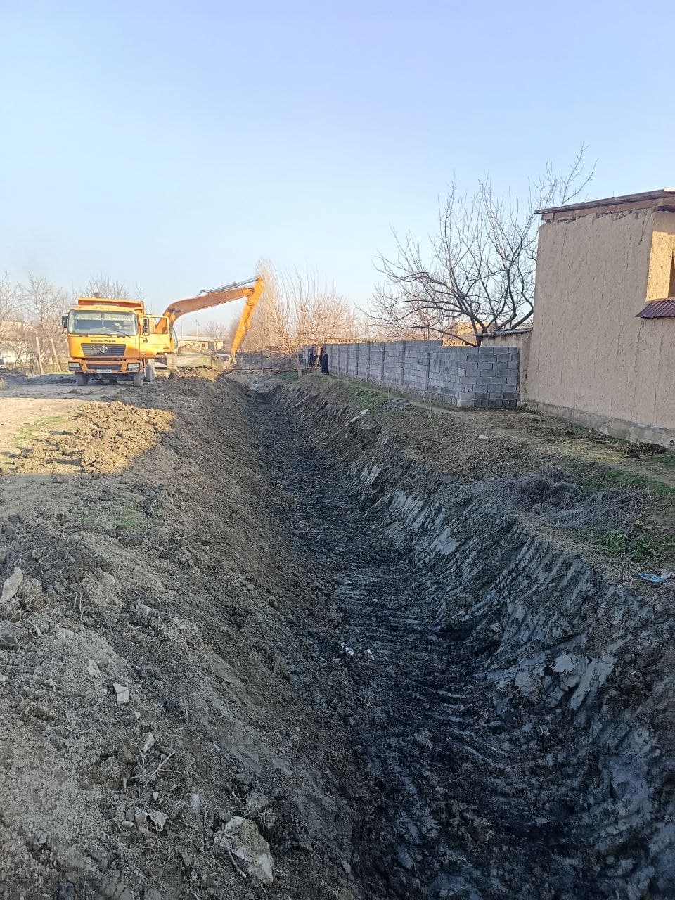 Работы по очистке каналов от наносов проводятся в больших масштабах