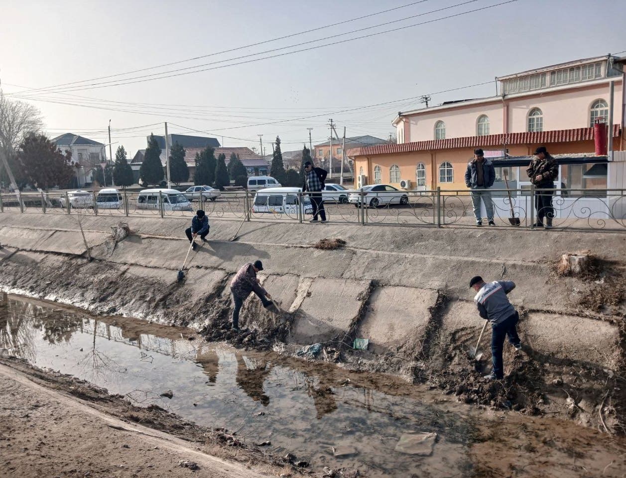 Хашар и благоустроительные работы на канале "Дустлик ёп"