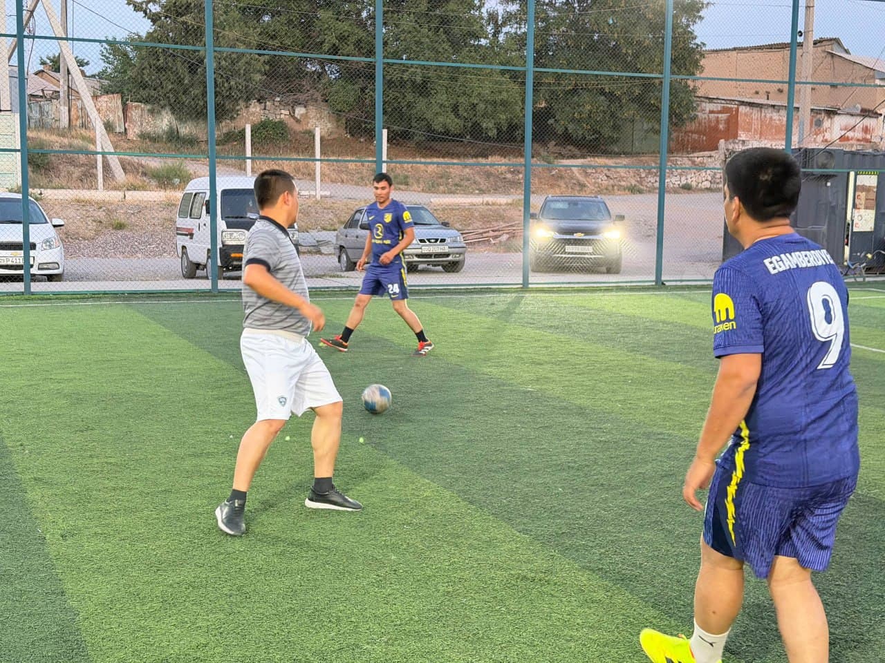 Mustaqillik bayrami arafasida futbol maydonida do‘stona bellashuv