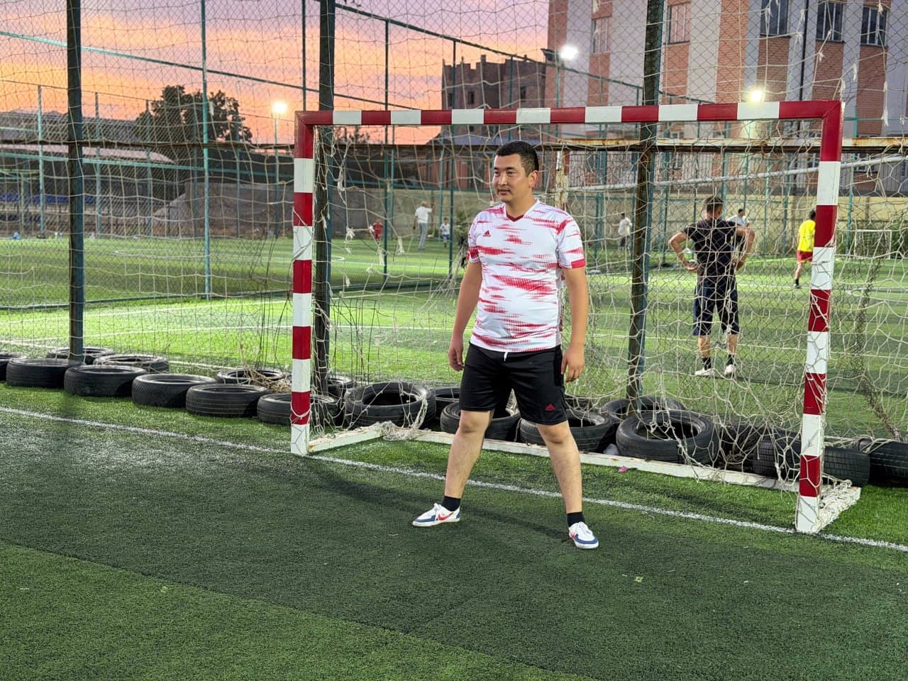 Mustaqillik bayrami arafasida futbol maydonida do‘stona bellashuv