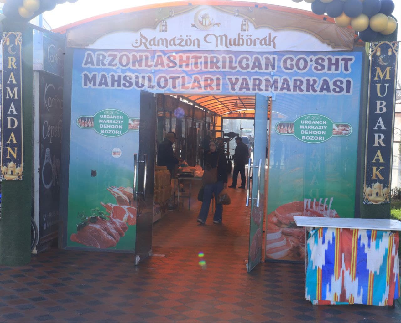 Урганч шаҳрида Рамазон ойи муносабати билан арзонлаштирилган озиқ-овқат ярмаркалари фаолияти йўлга қўйилган.