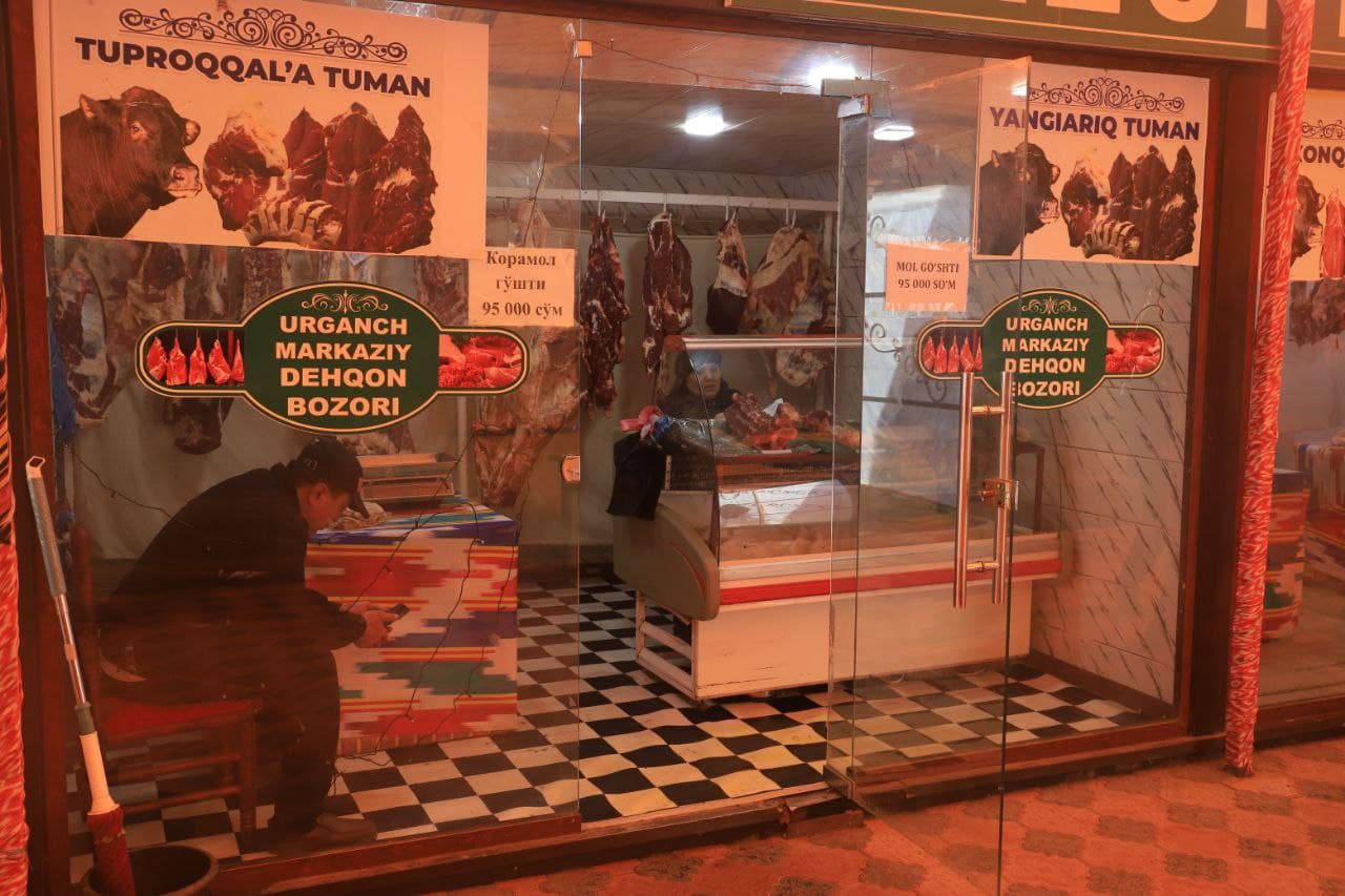 Урганч шаҳрида Рамазон ойи муносабати билан арзонлаштирилган озиқ-овқат ярмаркалари фаолияти йўлга қўйилган.