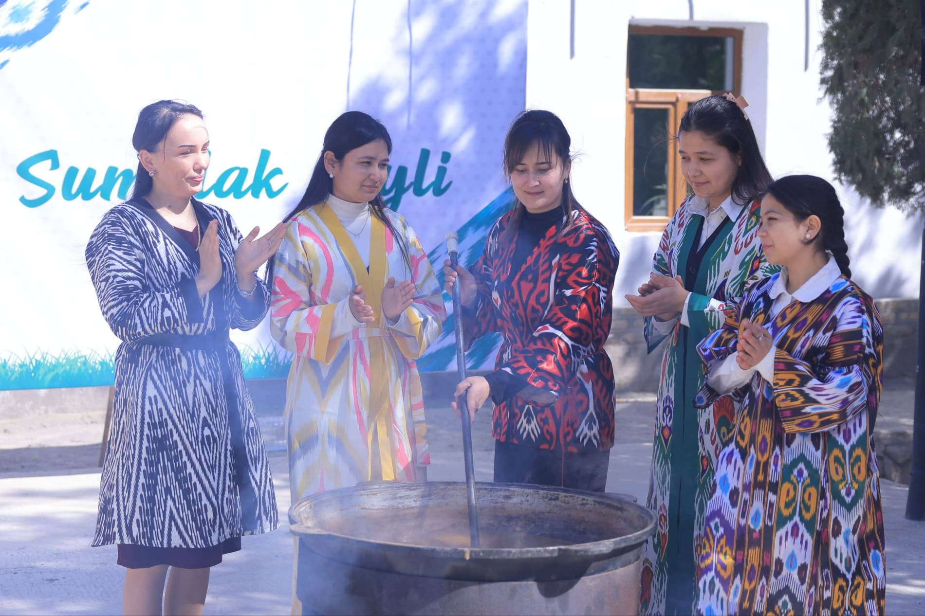 ✔️“Xorazm yoshlari milliylikni sevadi” shiori ostidagi yoshlar festivali doirasida Yangibozor tumanida ham ko‘tarinki ruhdagi tadbirlar bo‘lib o‘tdi.