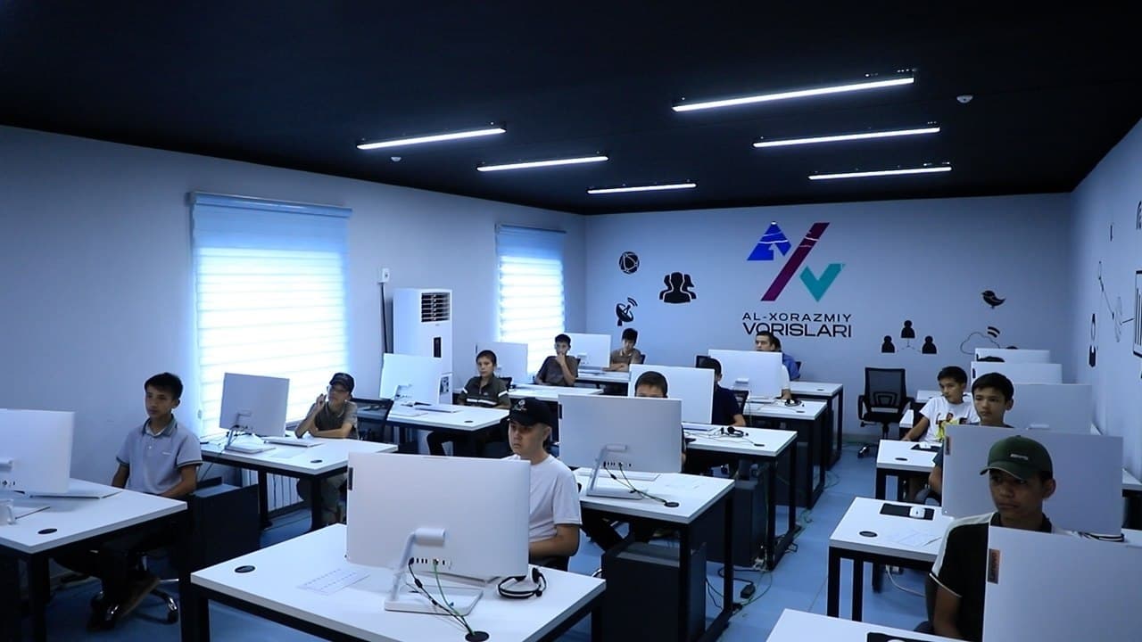 💻 Mahallalarda va ta’lim muassasalarida “IT savodxonlik hamda robototexnika kuni” tadbirlari o‘tkazildi.