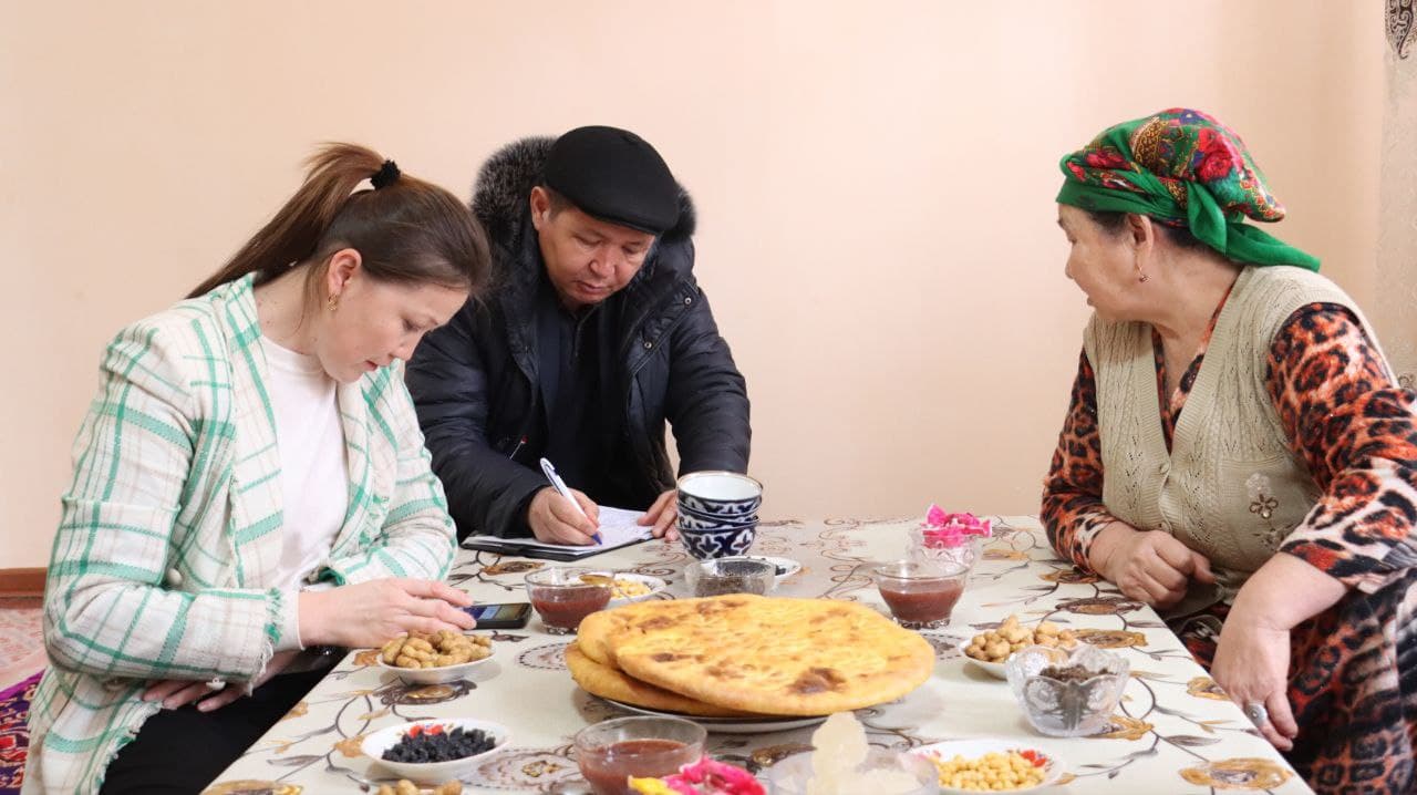 "Prezidentimizning qo‘llari bilan Nukusga 38 orden"