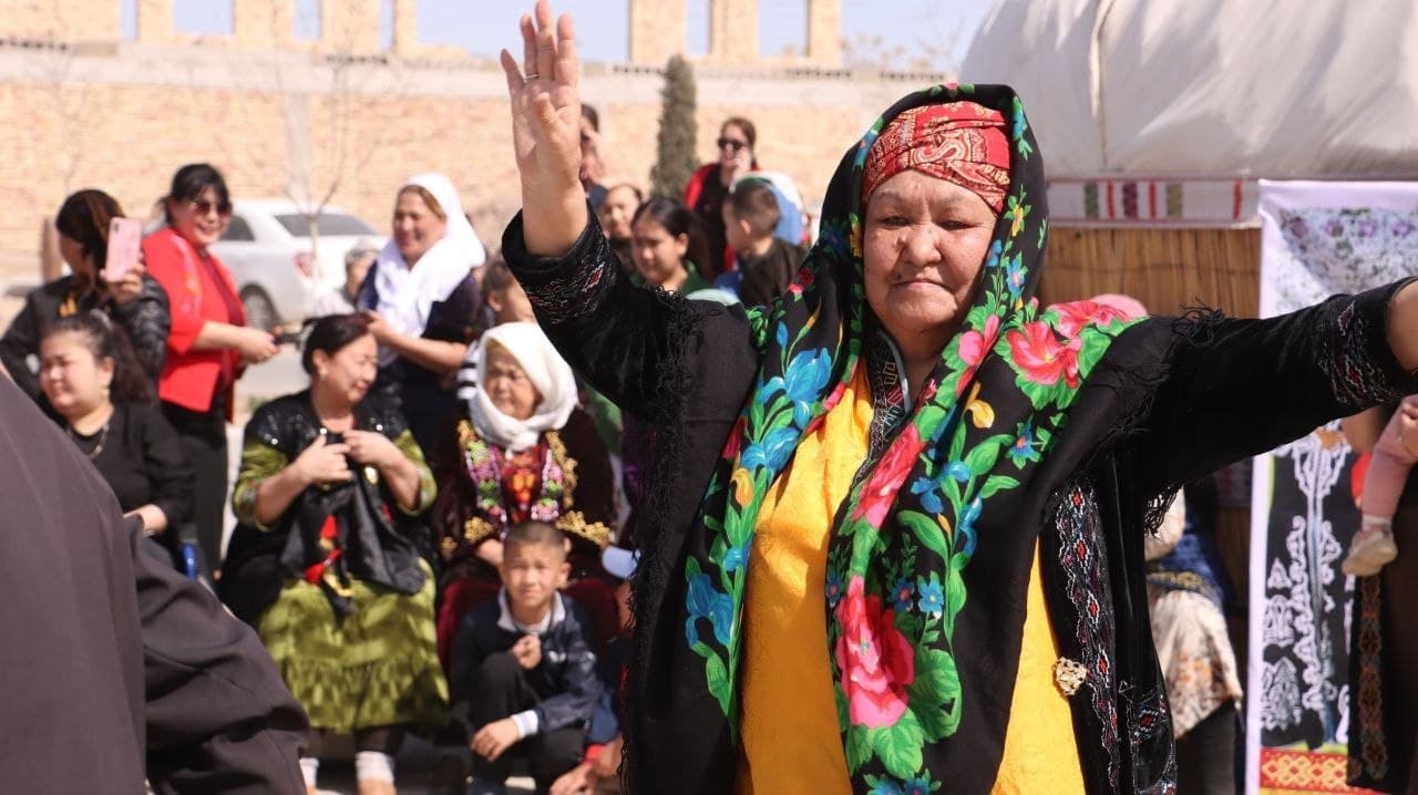 Nókis máhállelerinde Nawrız bayramı keń túrde belgilenbekte