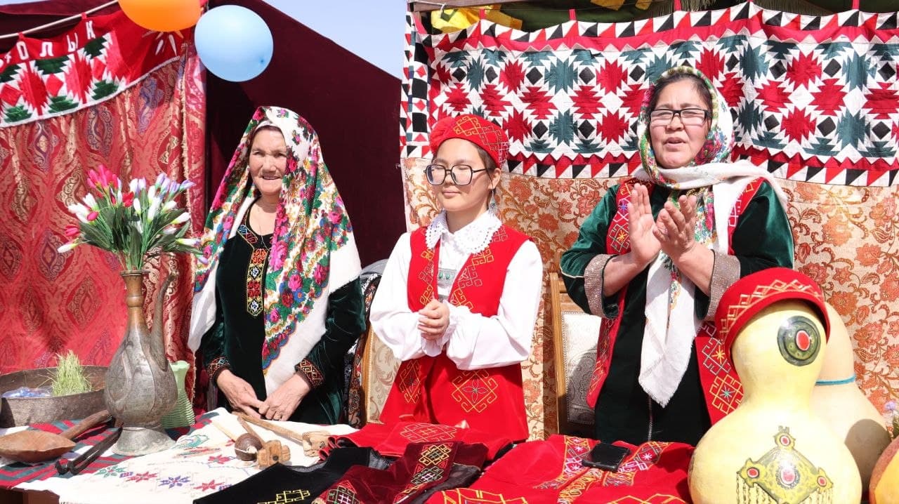 Nókis máhállelerinde Nawrız bayramı keń túrde belgilenbekte