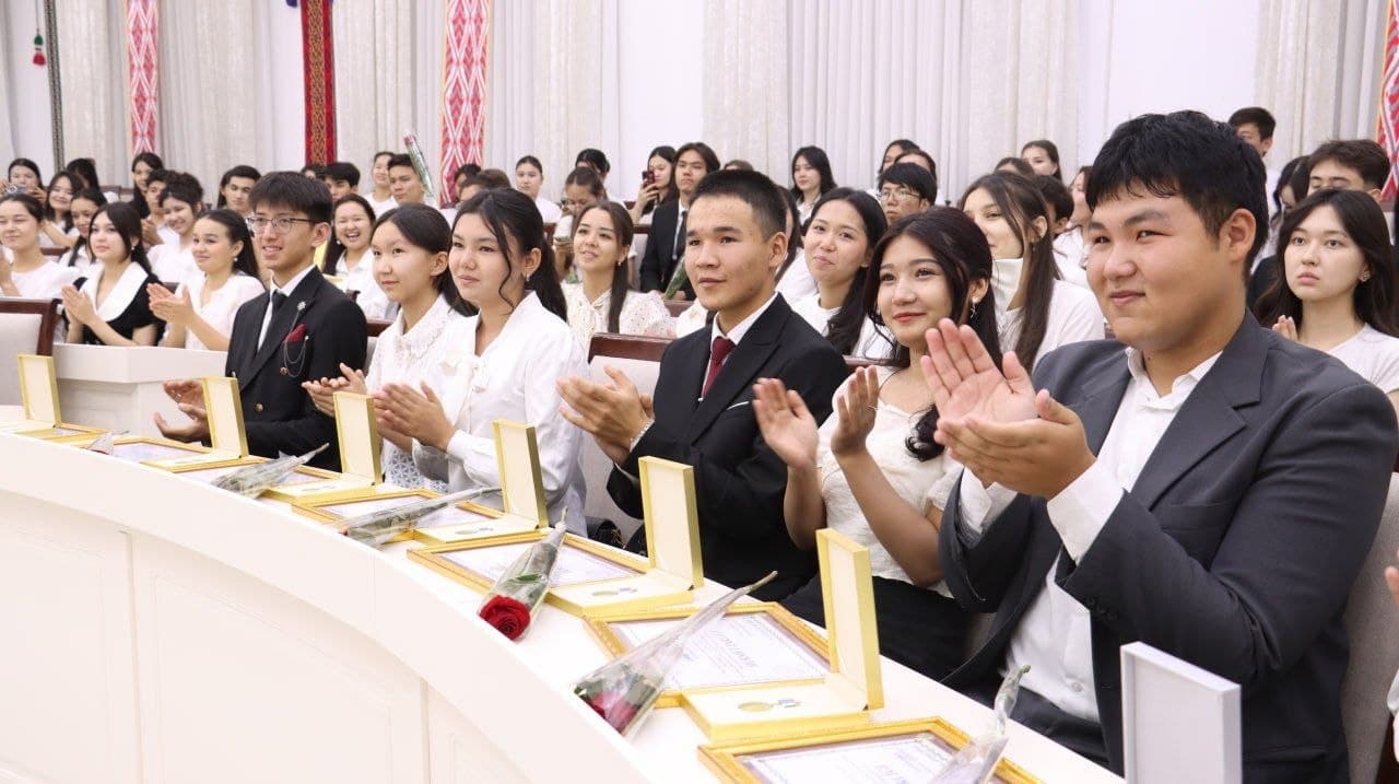 Rekord nátiyje: Nókis qalasında 153 pitkeriwshi altın medal iyesi boldı