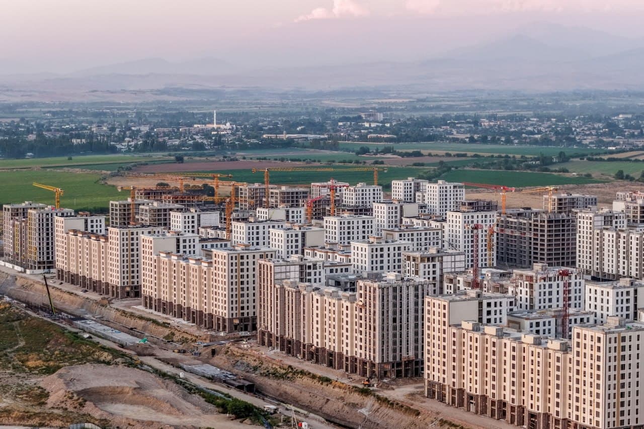 President Shavkat Mirziyoyev got acquainted with the ongoing construction work in New Tashkent.