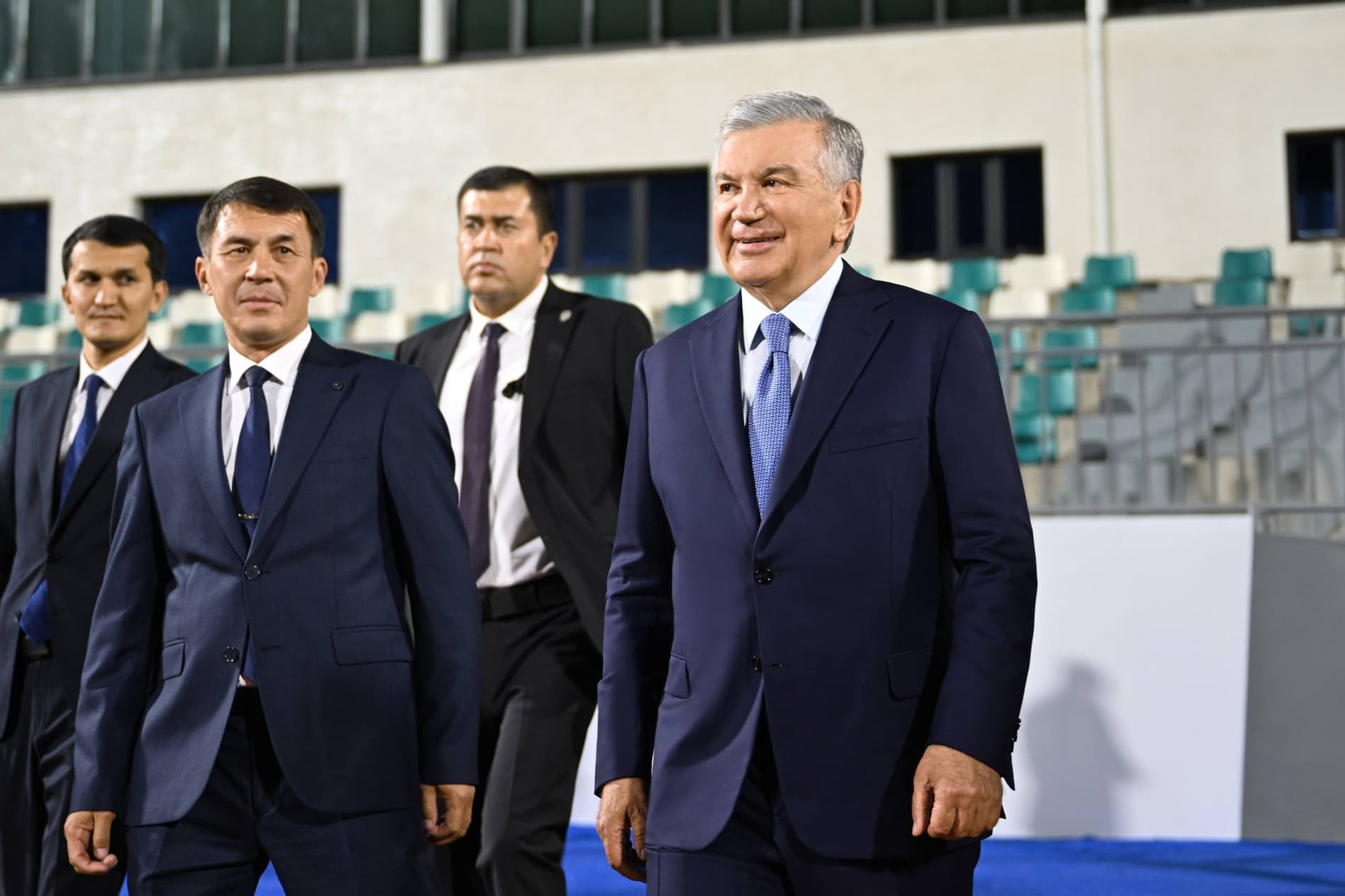 Prezident Shavkat Mirziyoyev Qoraqalpog‘iston Respublikasiga tashrifi davomida Nukus shahridagi rekonstruksiya qilingan “Turon” stadioni bilan tanishdi