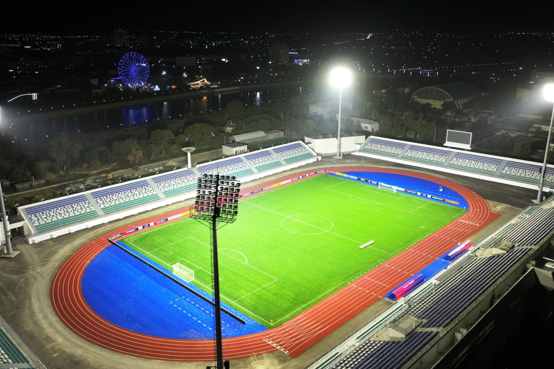 Prezident Shavkat Mirziyoyev Qoraqalpog‘iston Respublikasiga tashrifi davomida Nukus shahridagi rekonstruksiya qilingan “Turon” stadioni bilan tanishdi