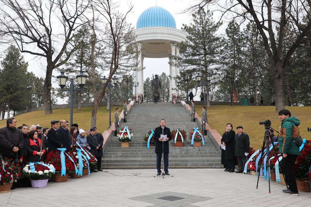 Широко отмечается 584-летие со дня рождения великого поэта и мыслителя Алишера Навои
