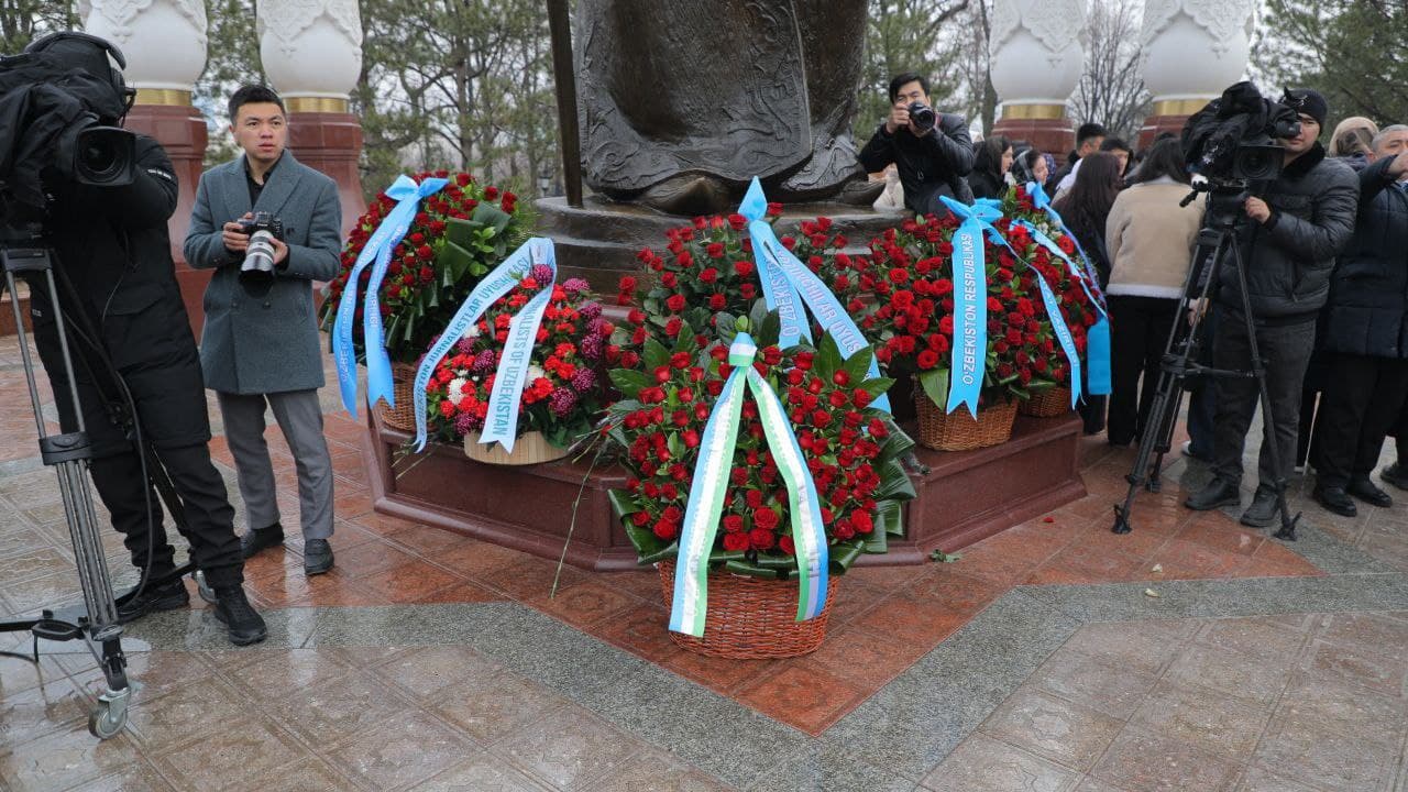 Широко отмечается 584-летие со дня рождения великого поэта и мыслителя Алишера Навои