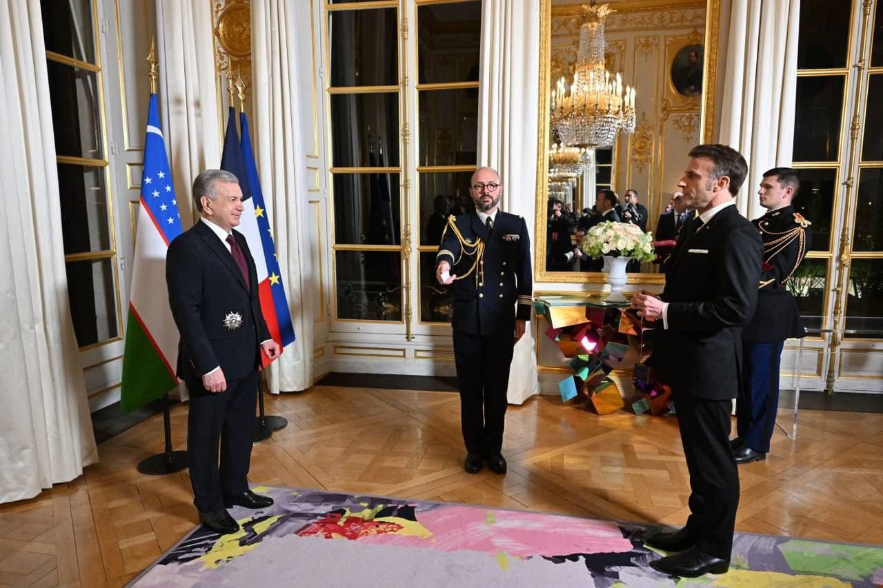 O‘zbekiston Prezidenti Faxriy legion ordeni bilan mukofotlandi