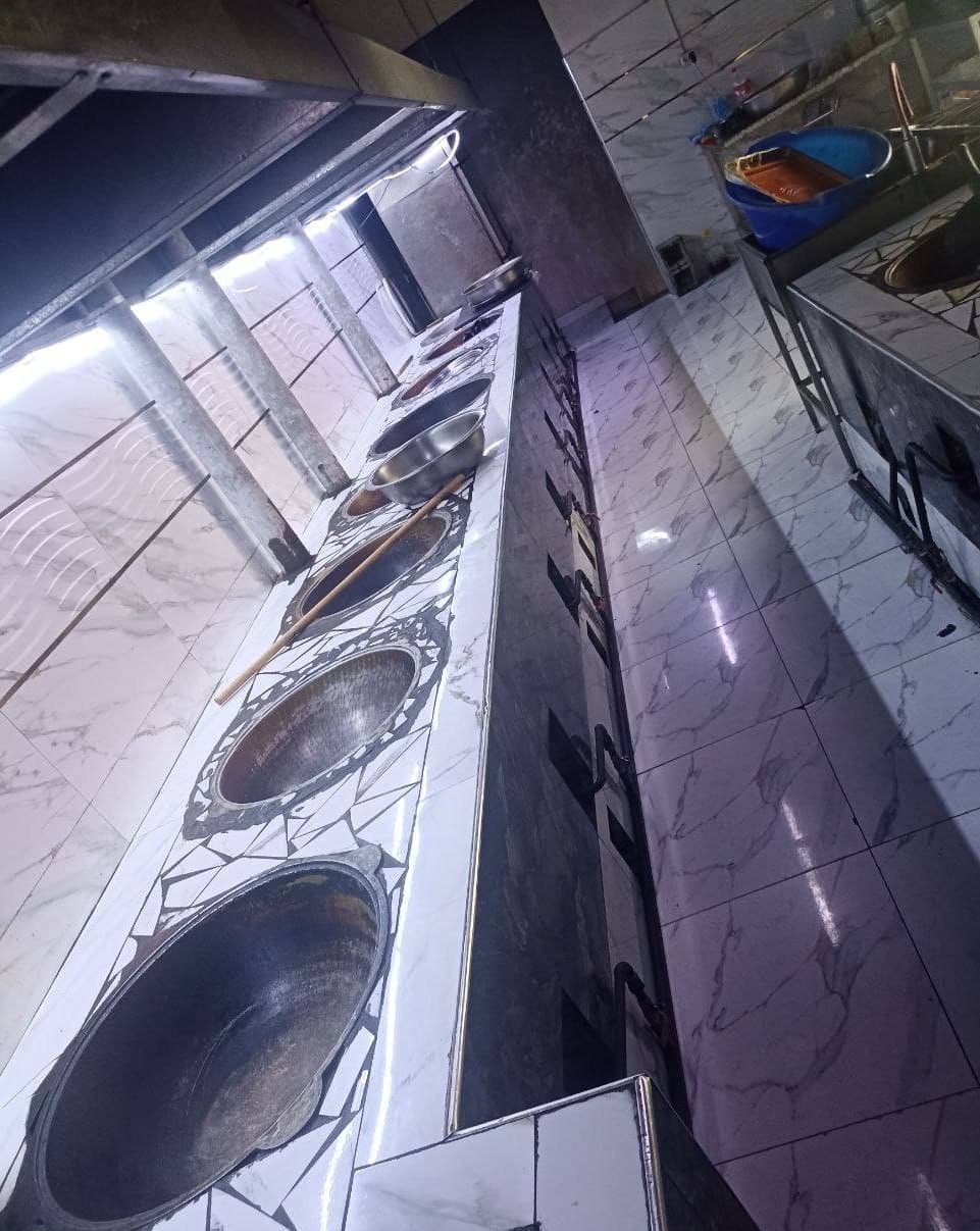 Uchqo‘rg‘on tumanidagi umumiy ovqatlanish shoxobchasi 1,6 mlrd so‘mlik tabiiy gazdan, Sayxunobod tumanidagi MChJ esa 1,6 mlrd so‘mlik elektr enegiyasidan noqonuniy foydalangani aniqlandi