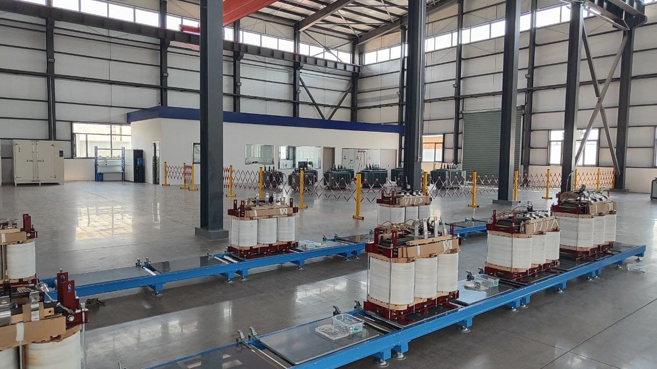 Angren shahrida yiliga 15 mingta turli quvvatdagi transformatorlar ishlab chiqarish imkoniyatiga ega korxona ishga tushirildi