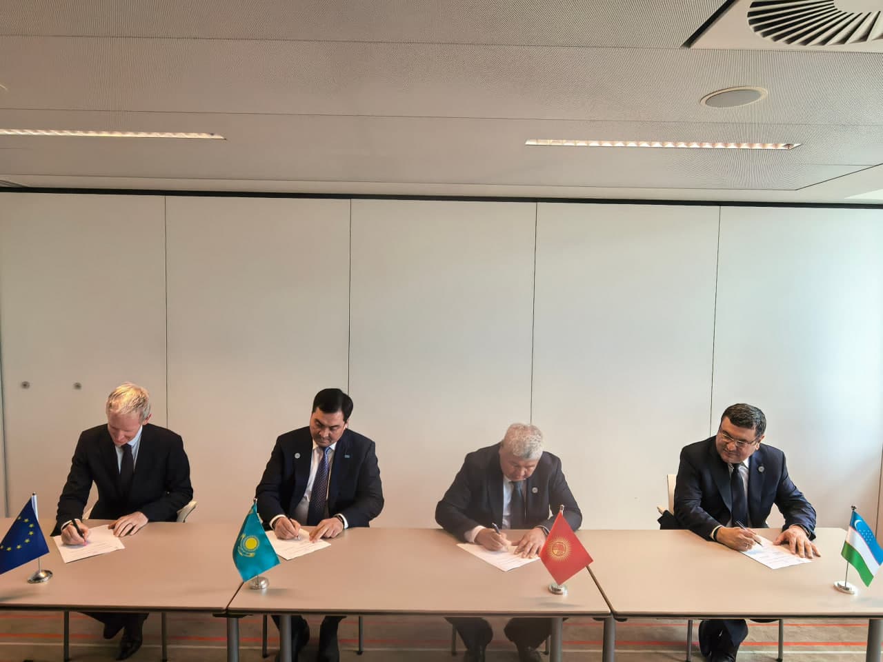 Bryusselda “Qambarota GES-1” loyihasini moliyalashtirish bo‘yicha anglashuv memorandumlari imzolandi