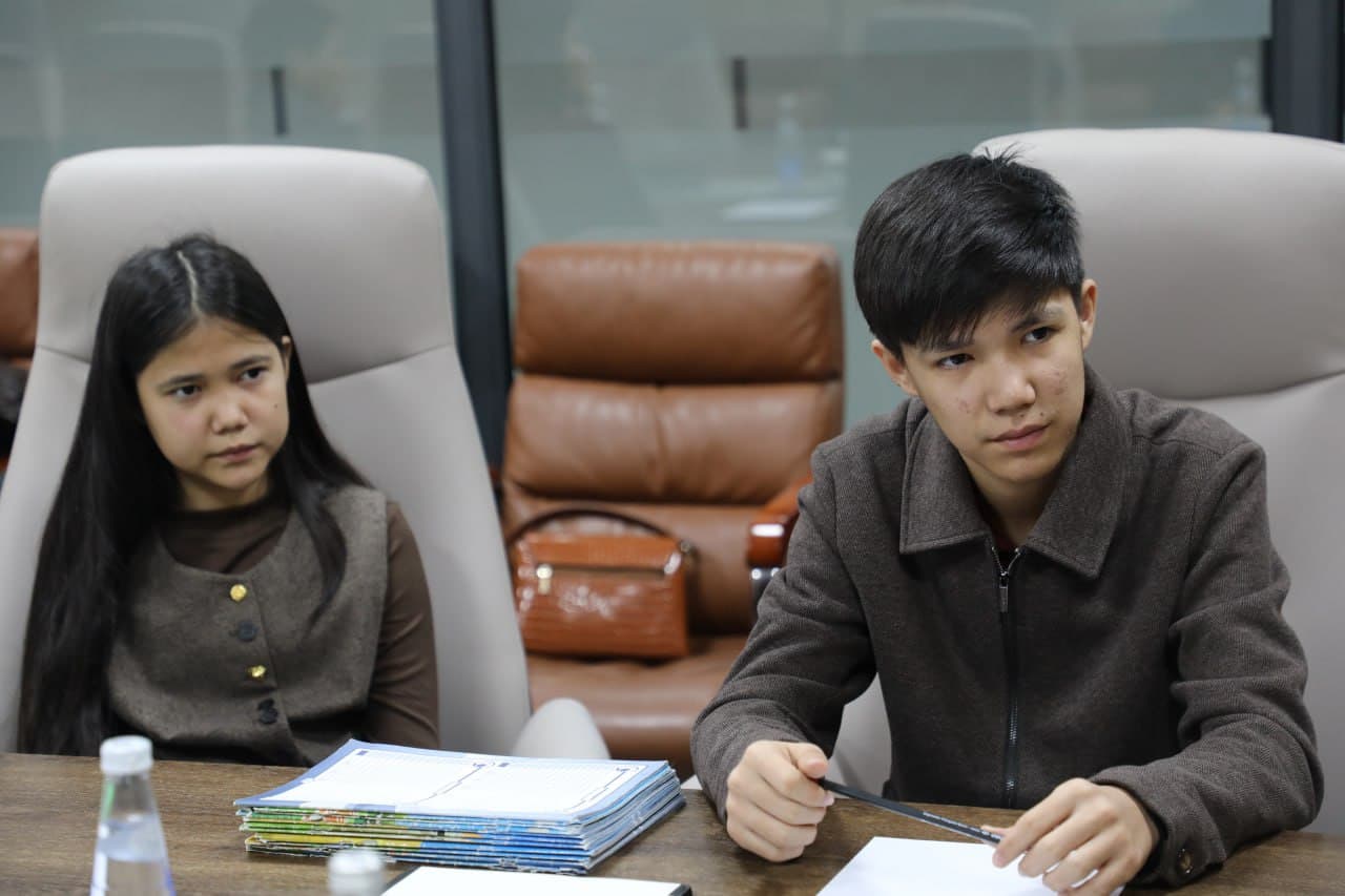 Энергетика вазири ёш кимёгарлар билан учрашди