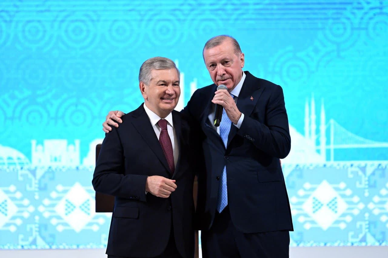 В резиденции «Ак сарай» в городе Анкаре состоялась церемония официальной встречи Президента Республики Узбекистан Шавката Мирзиёева.