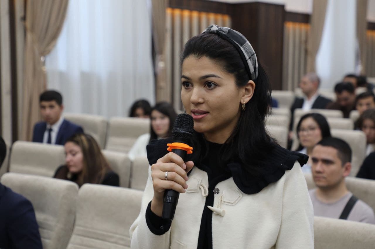 Айни дақиқаларда Энергетика вазири Жўрабек Мирзамаҳмудовнинг ёшлар билан навбатдаги очиқ мулоқоти бўлиб ўтмоқда