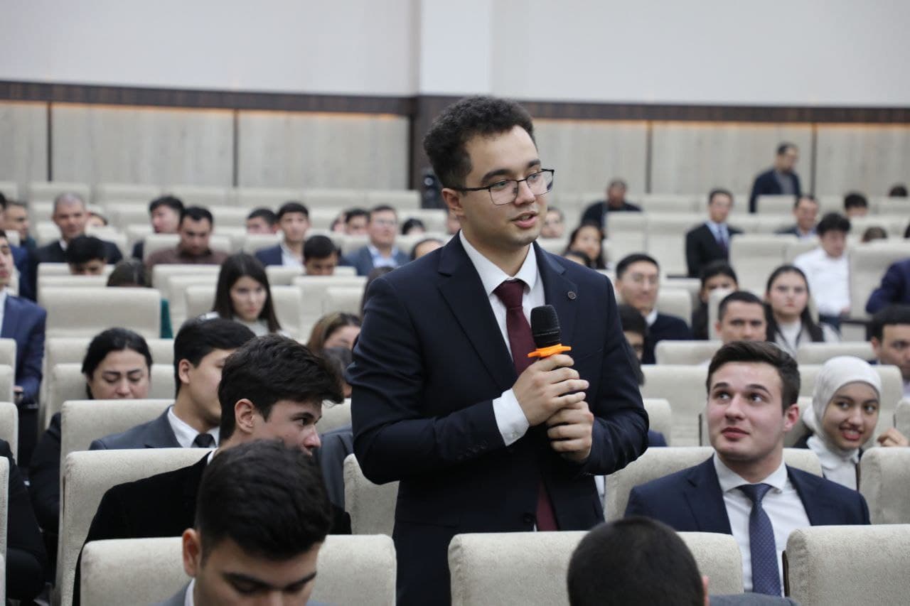 Айни дақиқаларда Энергетика вазири Жўрабек Мирзамаҳмудовнинг ёшлар билан навбатдаги очиқ мулоқоти бўлиб ўтмоқда