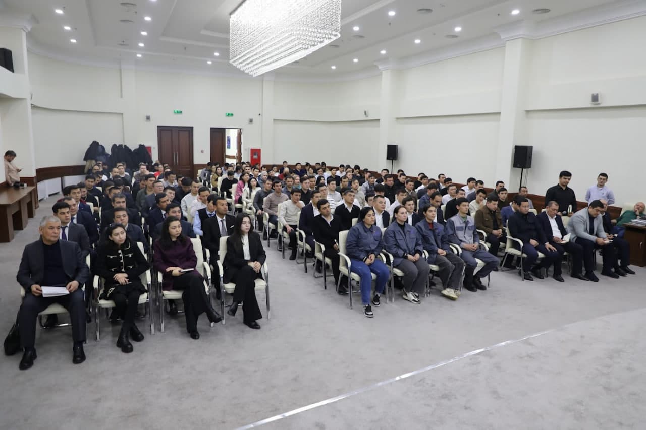 Министр энергетики провел очередной открытый диалог с молодежью