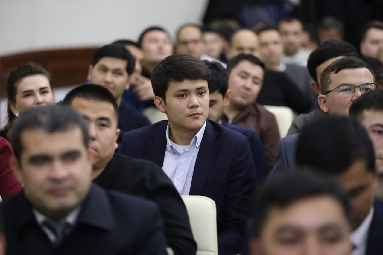 Министр энергетики провел очередной открытый диалог с молодежью