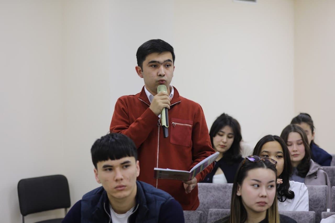 Очередной открытый диалог Министра энергетики с молодежью прошёл с участием будущих энергетиков