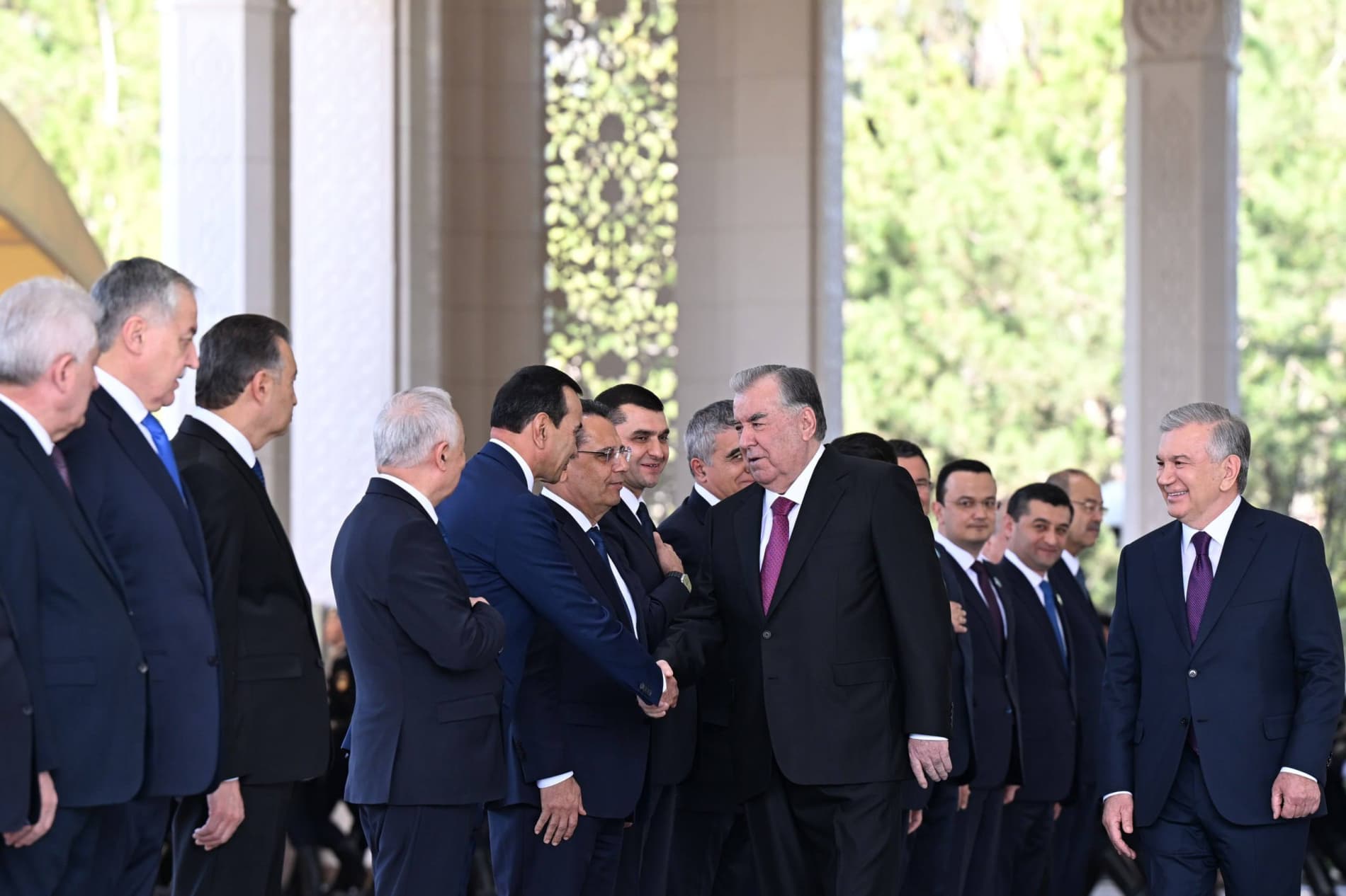 Tojikiston Prezidentini tantanali kutib olish marosimi boʻldi