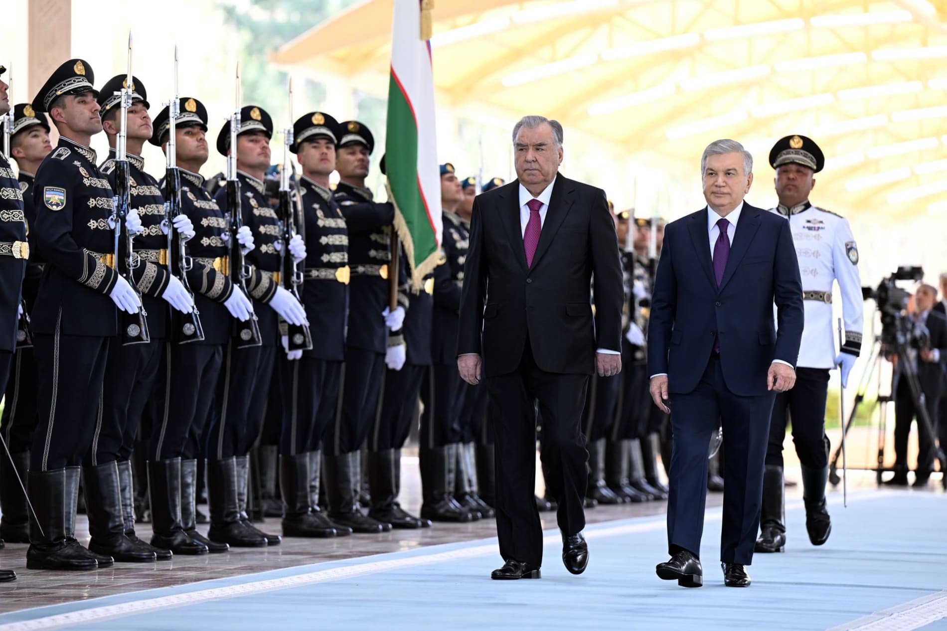 Tojikiston Prezidentini tantanali kutib olish marosimi boʻldi