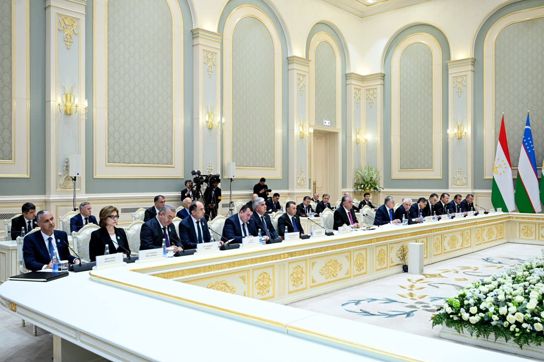 Oʻzbekiston va Tojikiston yetakchilari Oliy davlatlararo kengashning birinchi yigʻilishini oʻtkazdilar