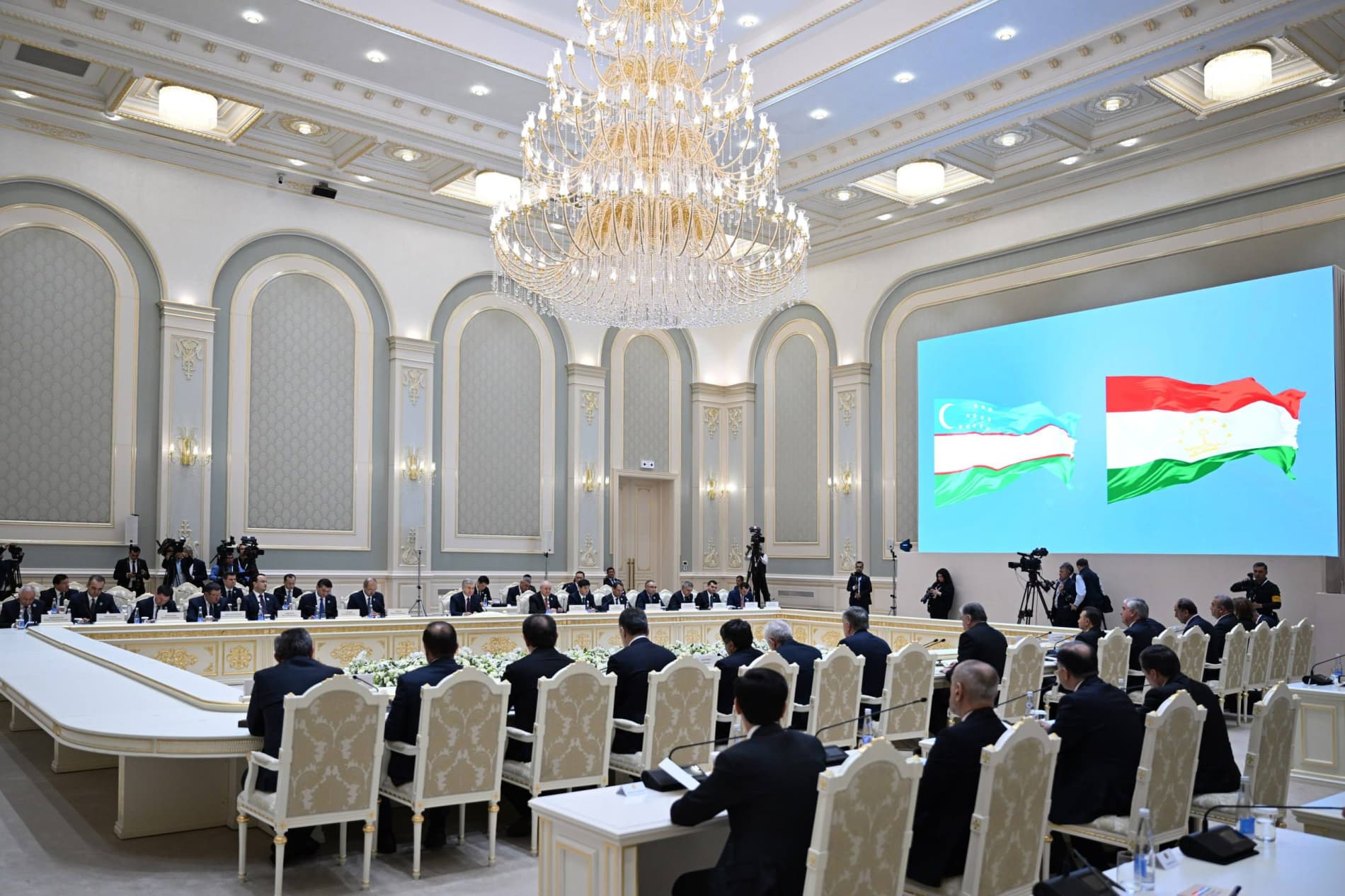 Oʻzbekiston va Tojikiston yetakchilari Oliy davlatlararo kengashning birinchi yigʻilishini oʻtkazdilar