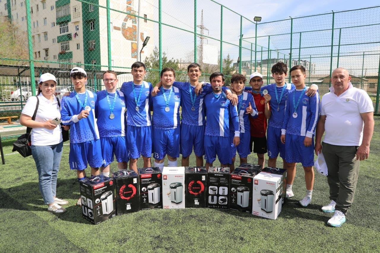 Talaba-yigitlar o‘rtasida futbol bo‘yicha o‘tkazilgan musobaqalar ham o‘z yakuniga yetdi va g‘oliblar aniqlandi