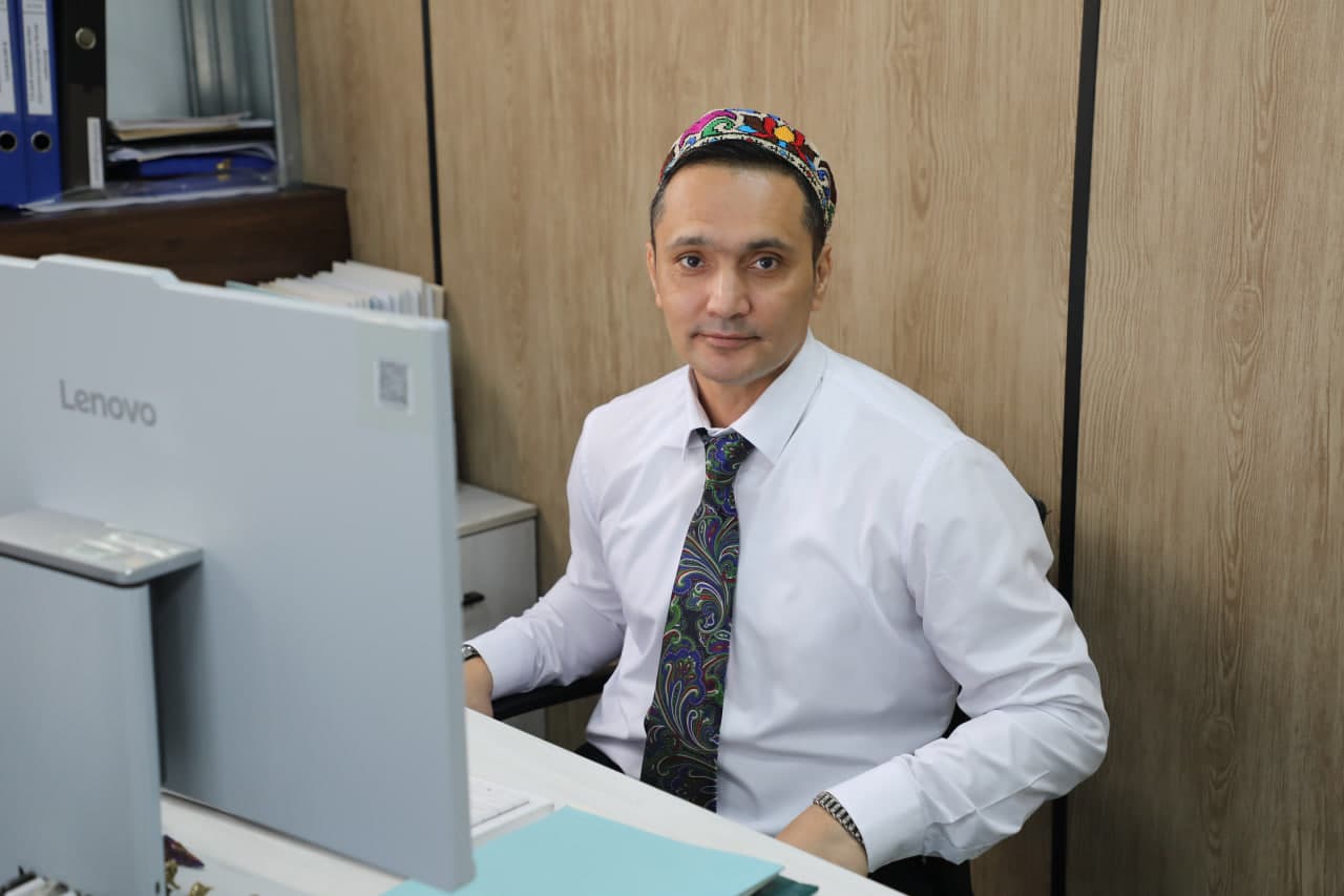 Сотрудники Министерства энергетики также активно участвуют в поддержке национальных традиций под названием «Национальная одежда — зеркало духовности».