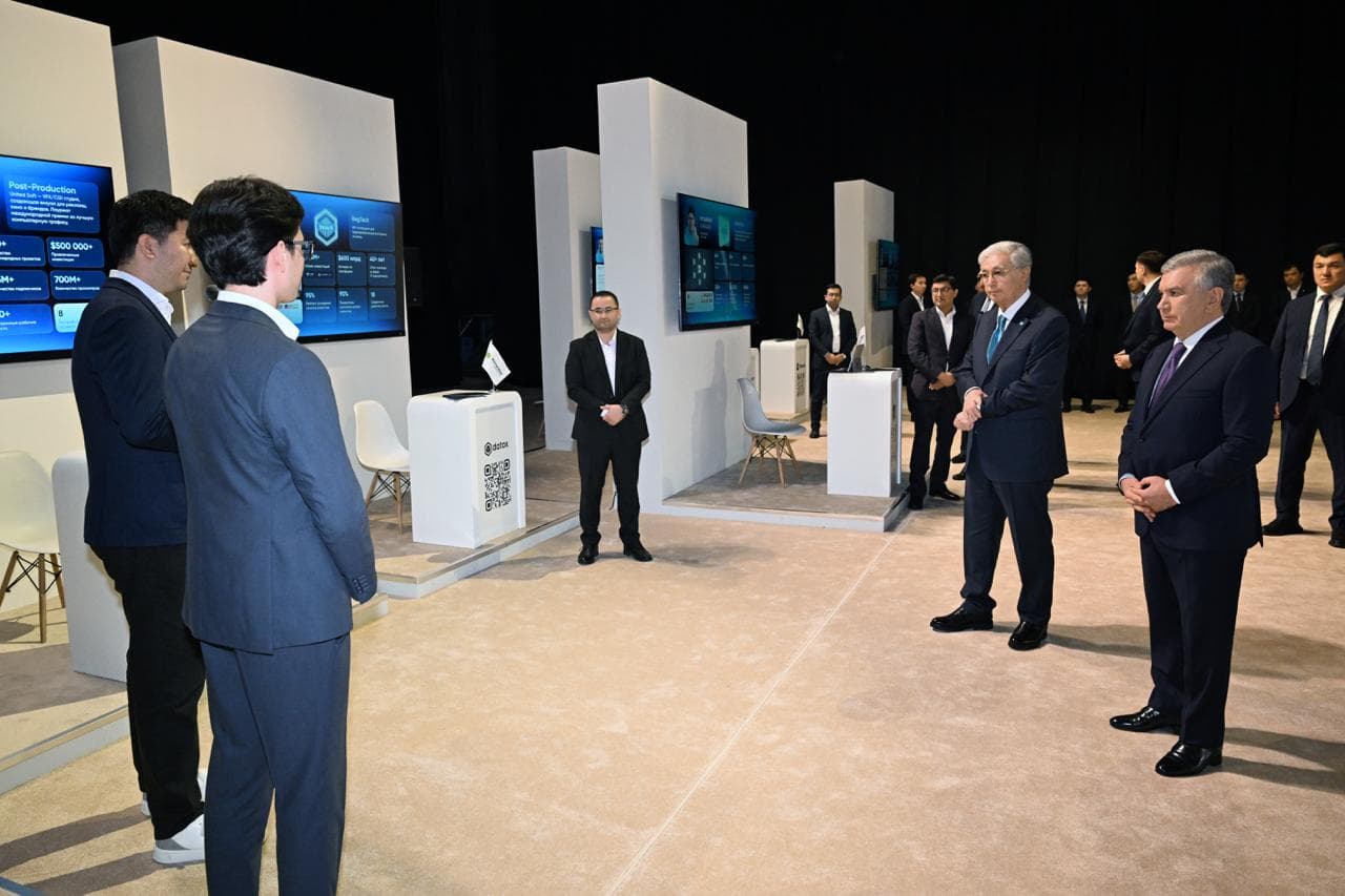 Ўзбекистон ва Қозоғистон Президентлари сунъий интеллект бўйича хакатонга ташриф буюрдилар