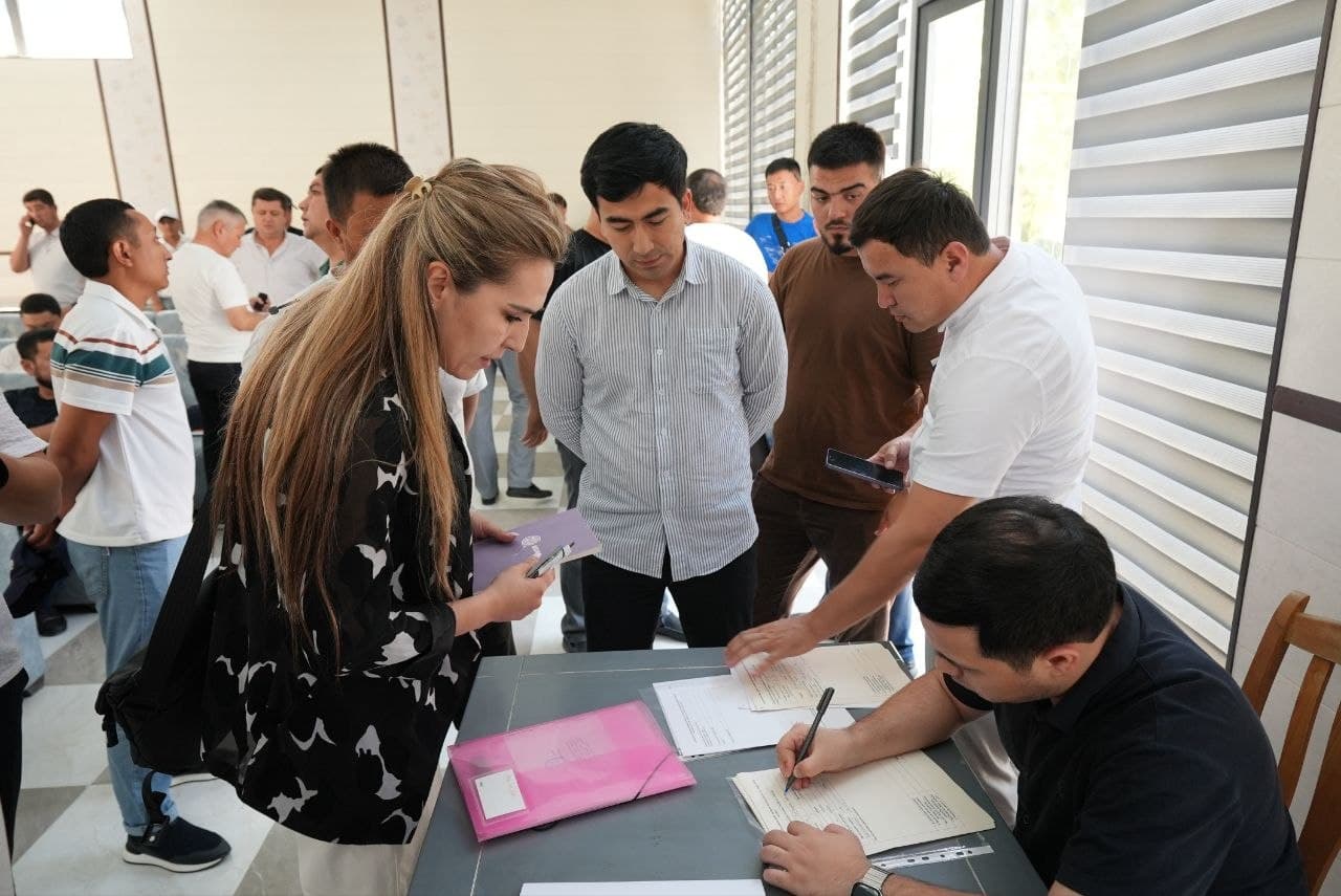 В Янгиюльском районе проходит открытый диалог министра энергетики и хокима района с предпринимателями