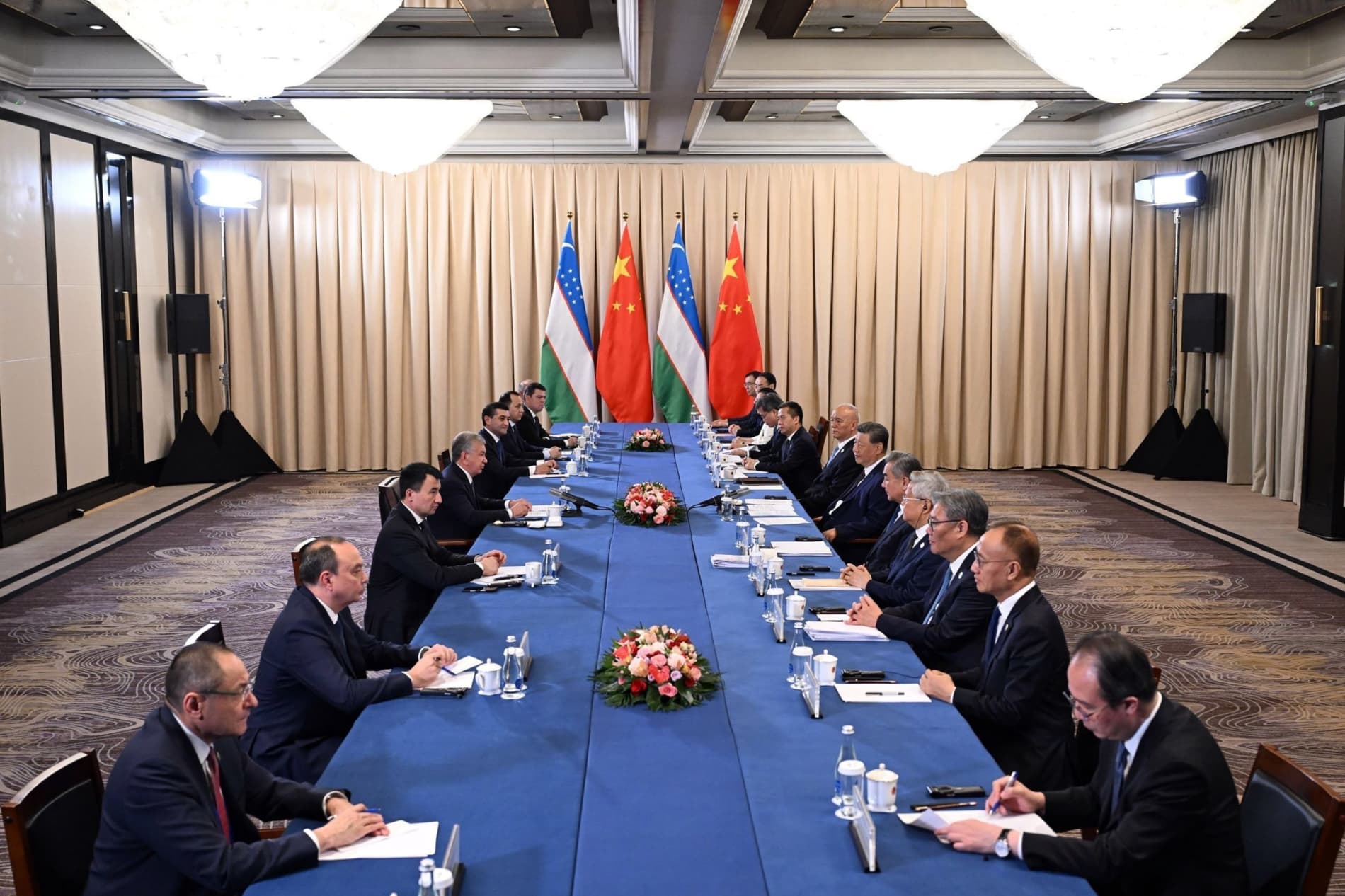 Leaders of Uzbekistan and China discuss further strengthening comprehensive cooperation