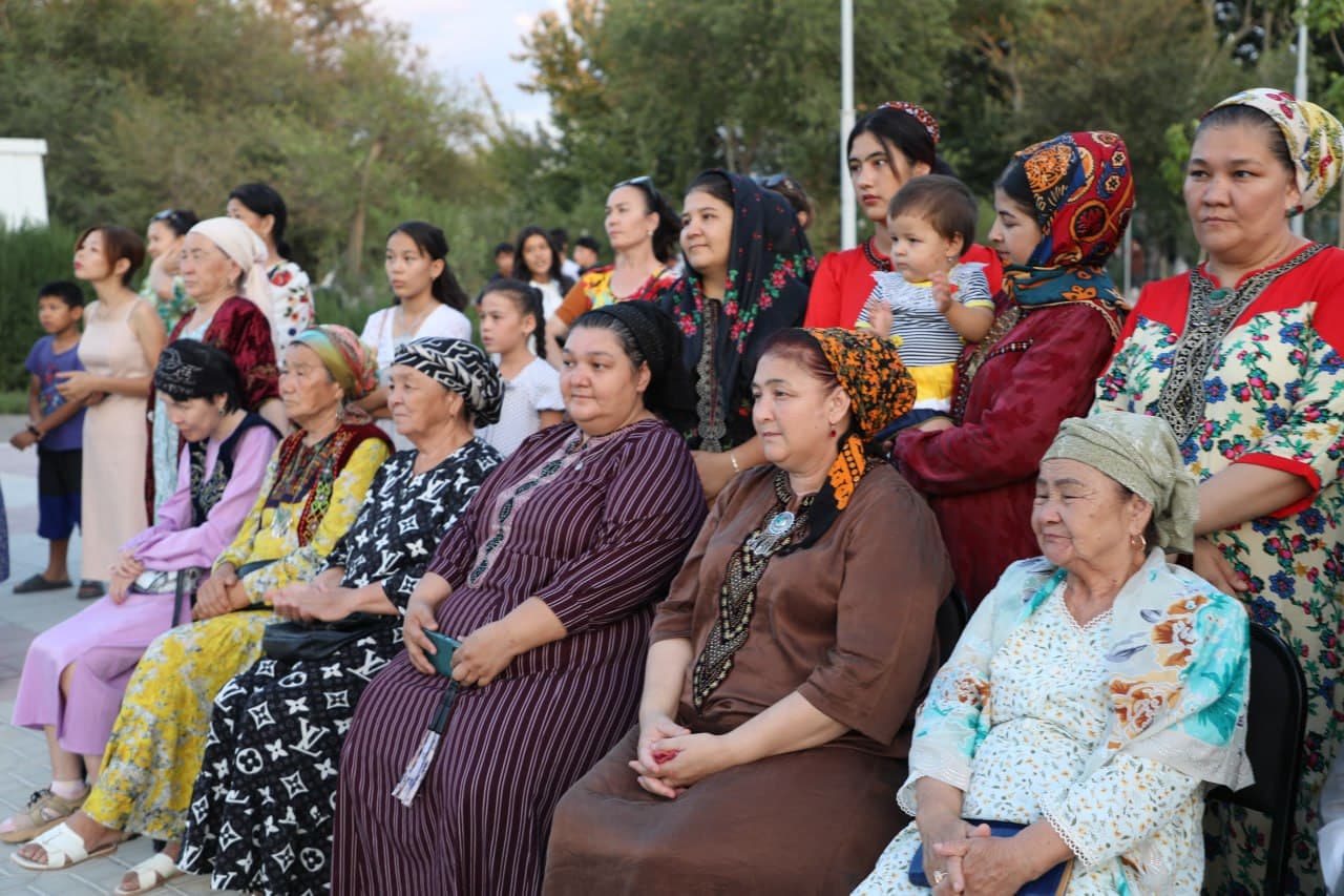 Халқлар дўстлиги куни Тахиатош туманида кенг нишонланди