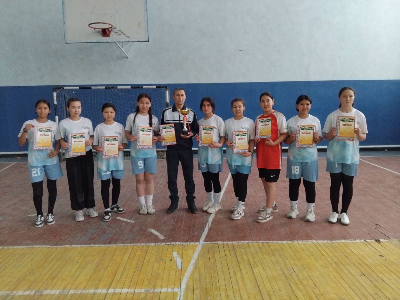 Qizlar o‘rtasida futbol musobaqasi o‘tkazildi.