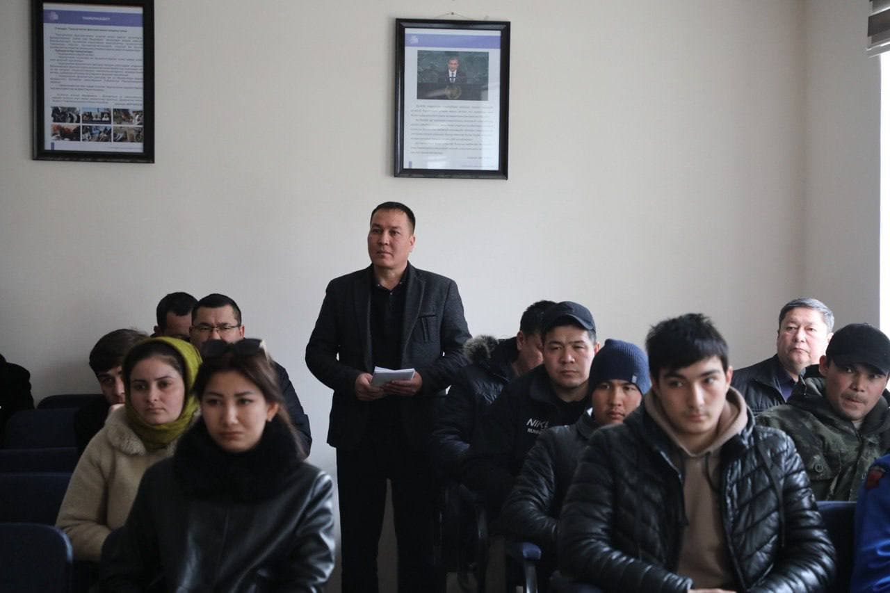 "Naymankól" jasları hám rayon basshıları arasında júzbe-júz sáwbetlesiw bolıp ótti