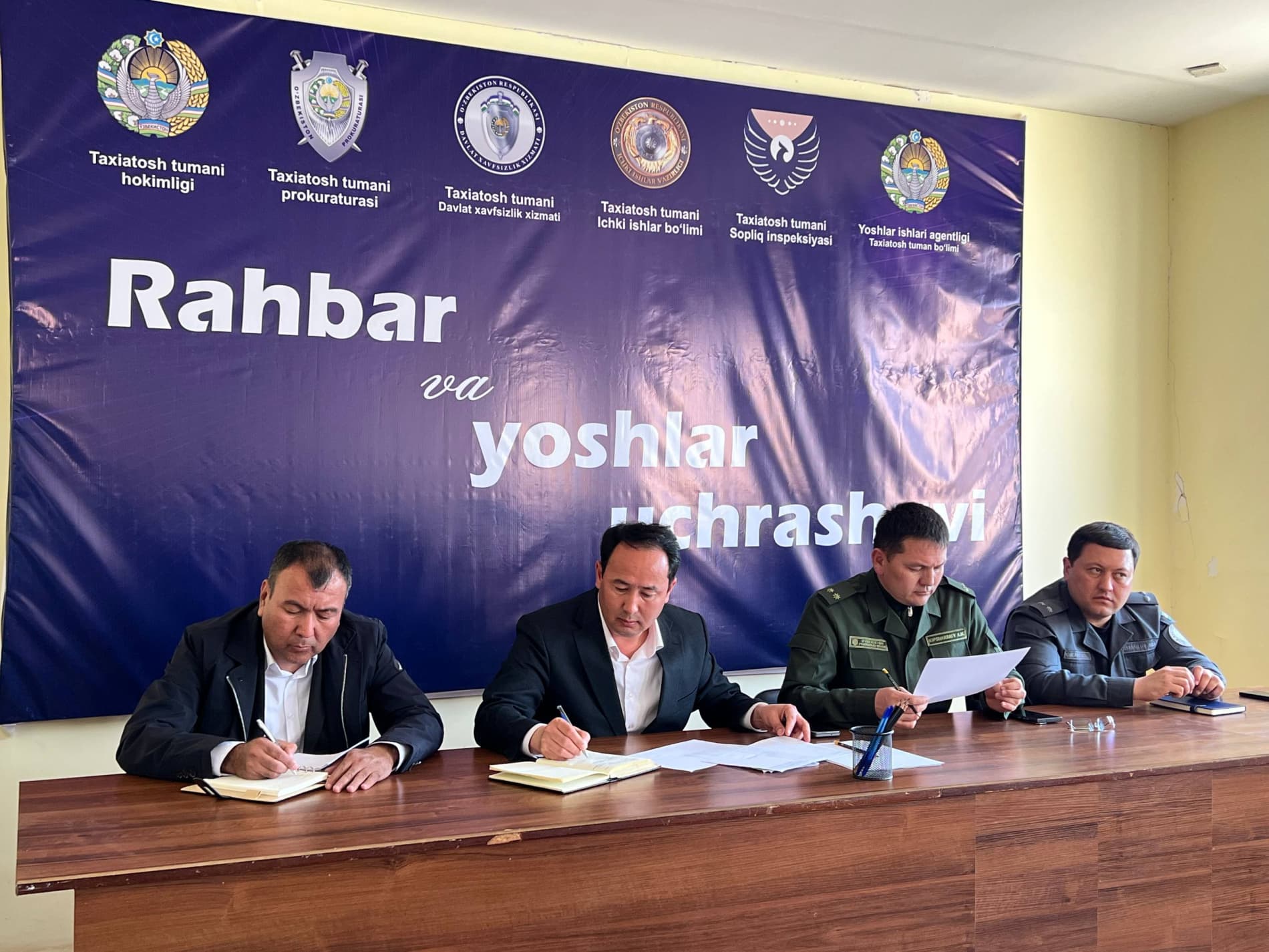 Húrmetli Prezidentimizdıń baslaması menen mámleketimizde hár hápteniń piyshembi kúni "Jaslar kúni" etip belgilengen.