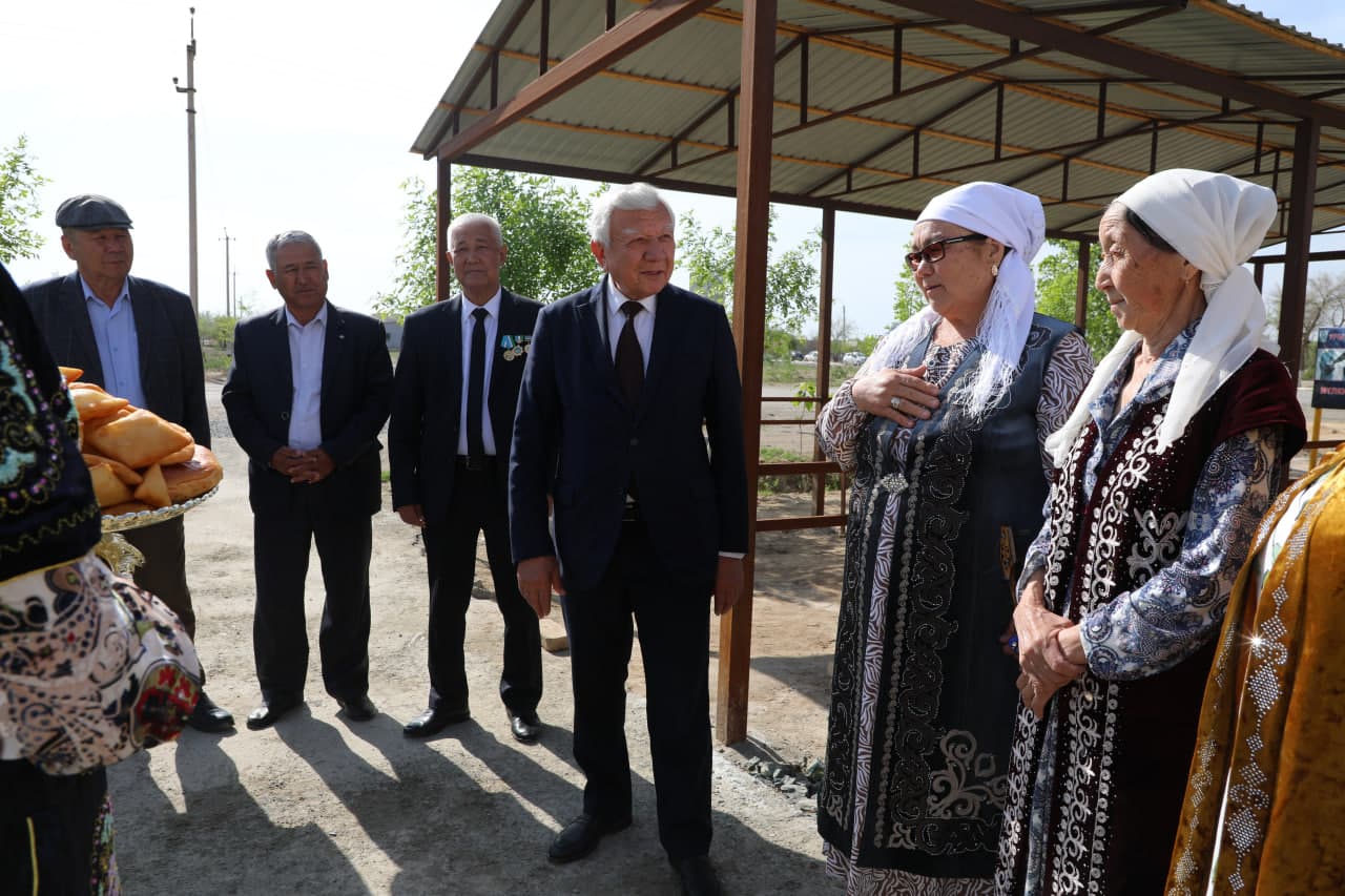 Taxiatoshda «Uch avlod uchrashuvi»: Nuroniylar tajribasi — yoshlarga ibrat