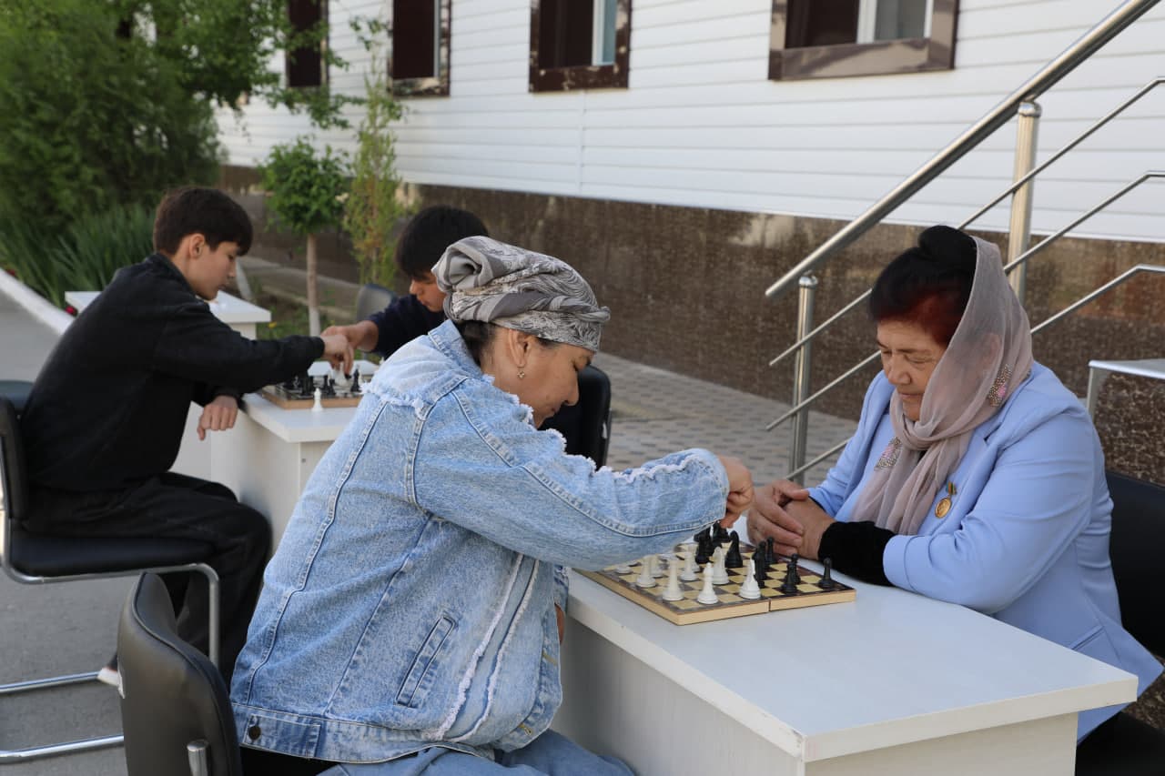 Taxiatoshda «Uch avlod uchrashuvi»: Nuroniylar tajribasi — yoshlarga ibrat