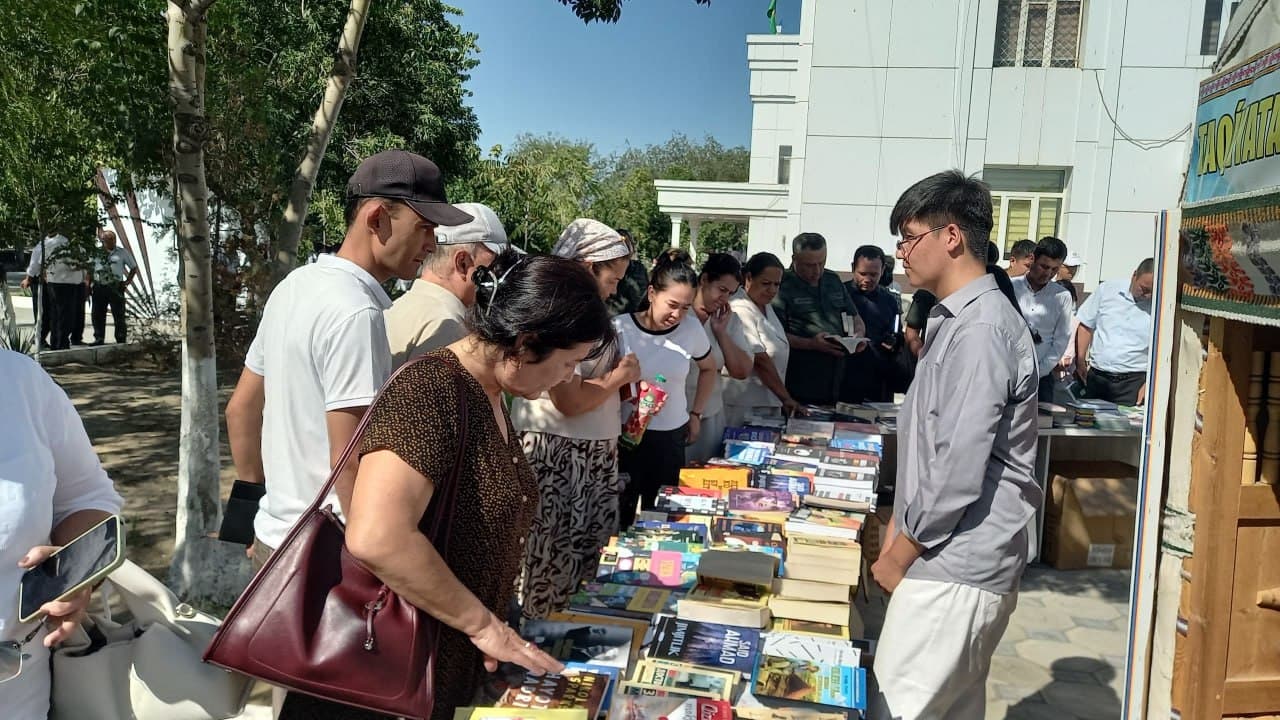 📚“Kitoblar yarmarkasi” tashkillashtirildi.