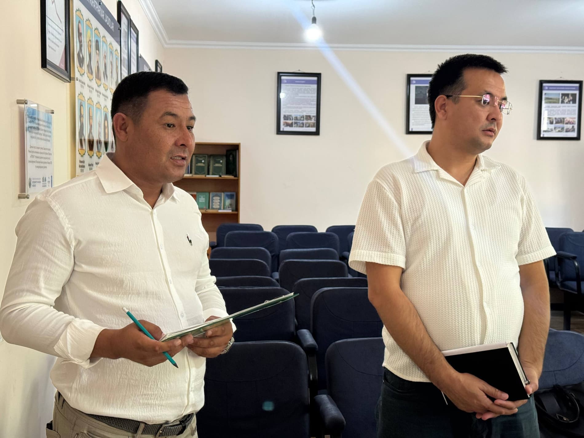 Taxiatosh tumani “Naymanko’l” mahallasi binosida tuman hokimining birinchi o‘rinbosari S.Allambergenov, tuman hokimining o'rinbosari, Oila va xotin-qizlar bo‘limi boshlig‘i G.Bekbergenova fuqarolar bilan uchrashib, ularning murojaatlari, fikr va takliflar
