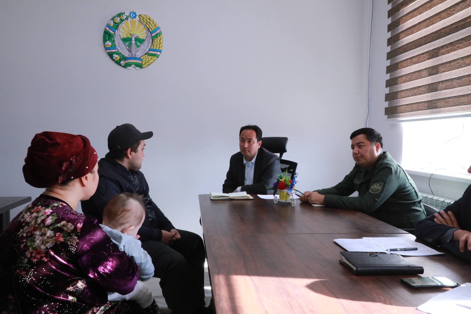 Today, at the People's Reception Office of the Takhiatash district, the Khokim of the Takhiatash district, I. Sdikov, held another mobile reception to meet with citizens and listen to their appeals, opinions, and suggestions.